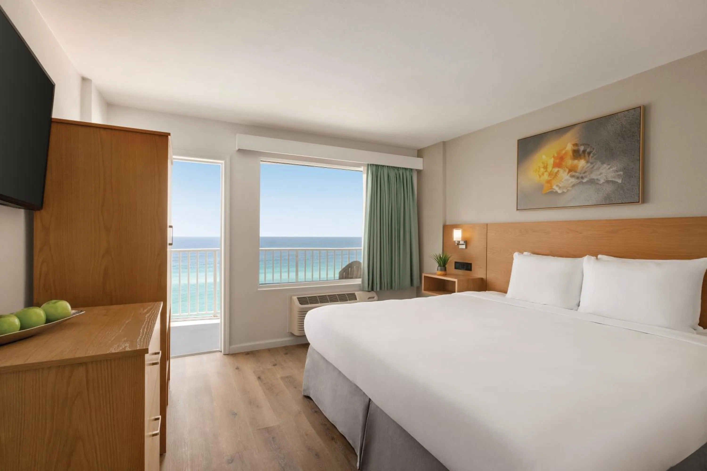 Photo of the whole room, Bed in Radisson Beachfront Hotel - Panama City Beach
