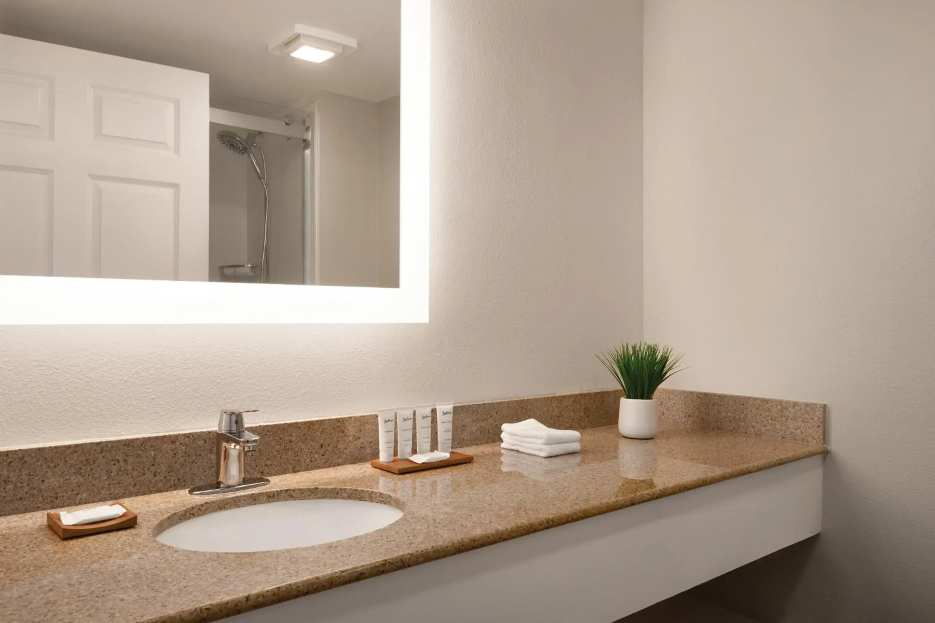 King Room - Non-Smoking in Radisson Beachfront Hotel - Panama City Beach King Room - Non-Smoking in Radisson Beachfront Hotel - Panama City Beach