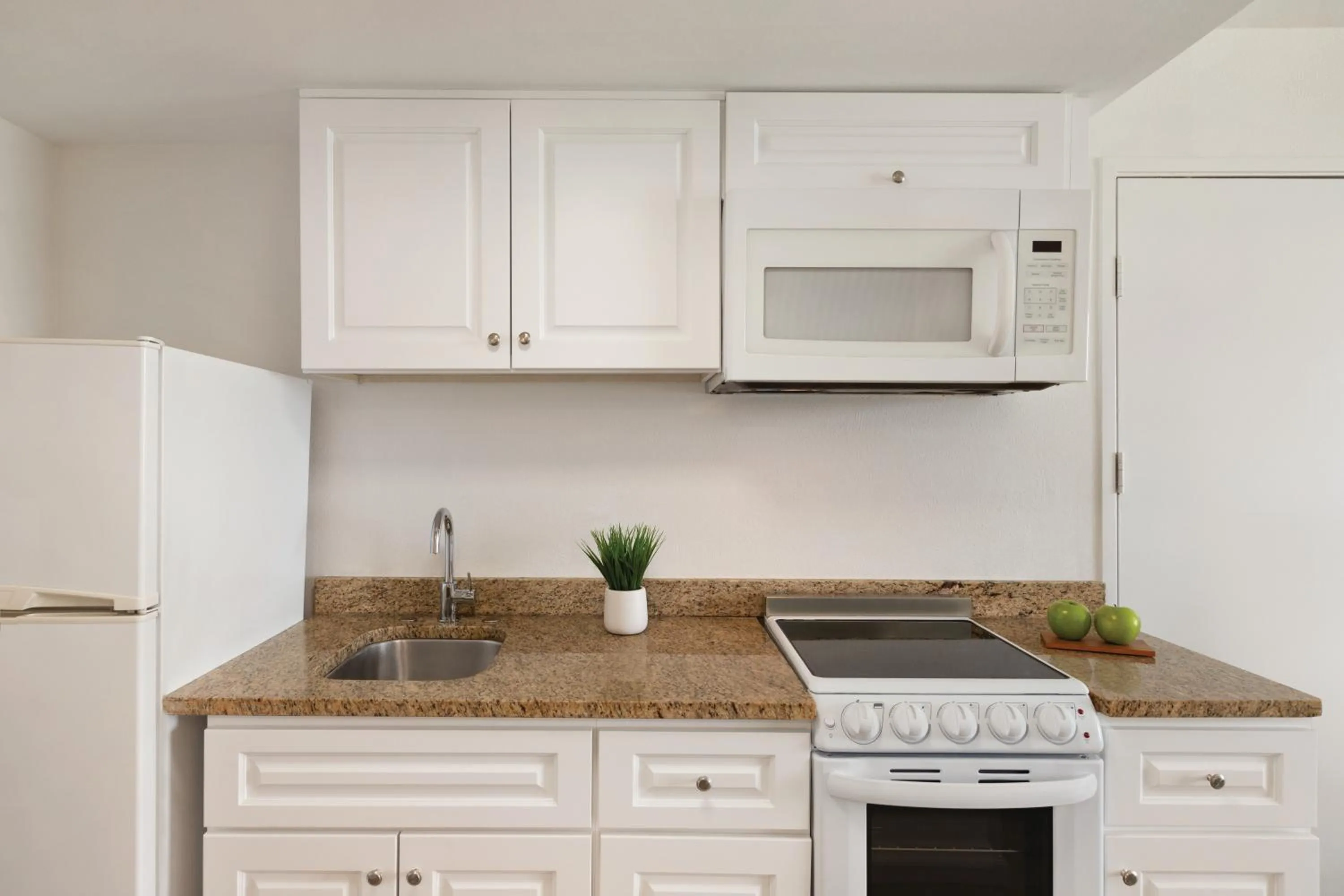 Kitchen or kitchenette in Radisson Beachfront Hotel - Panama City Beach