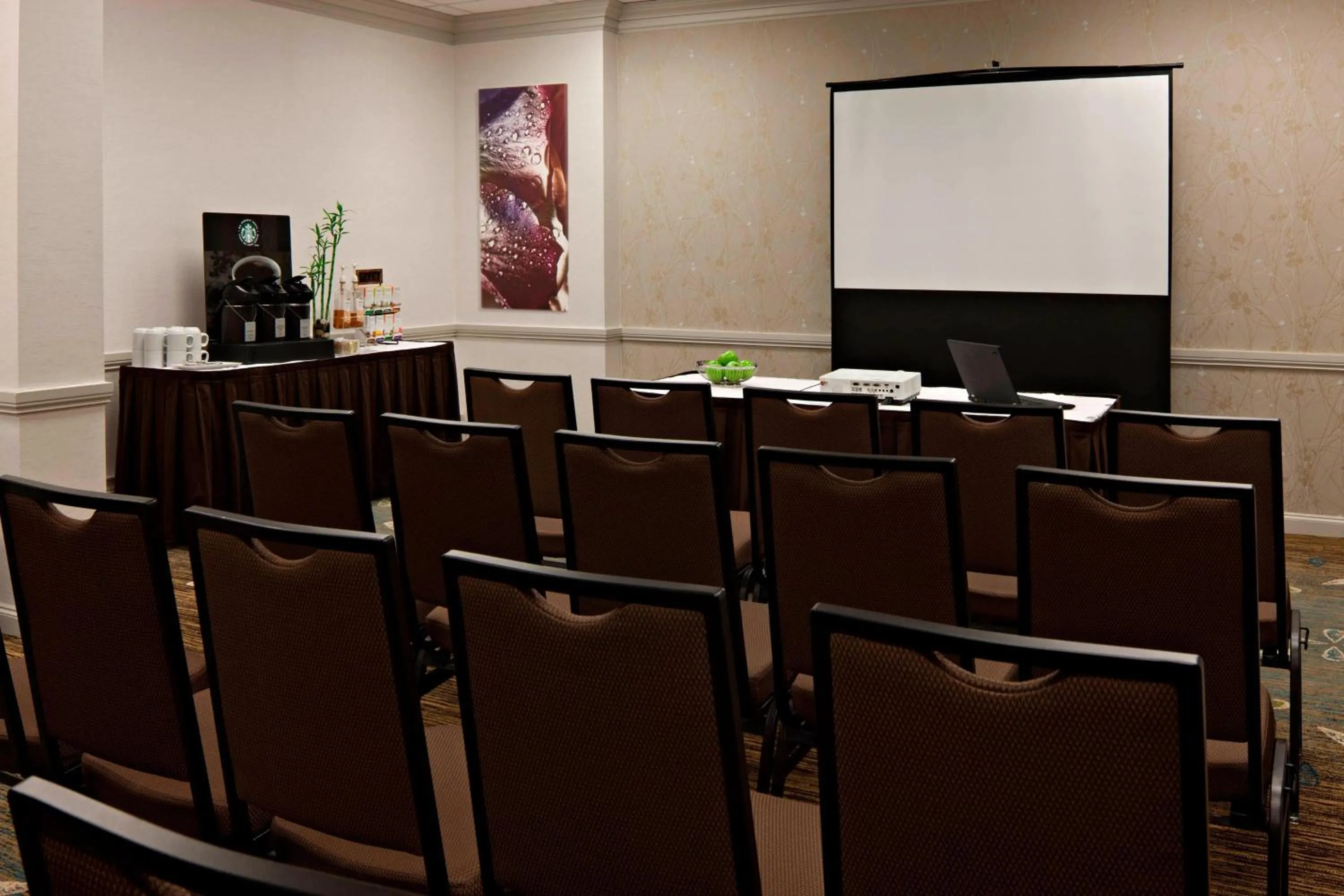 Meeting/conference room in Delta Hotels by Marriott Winnipeg