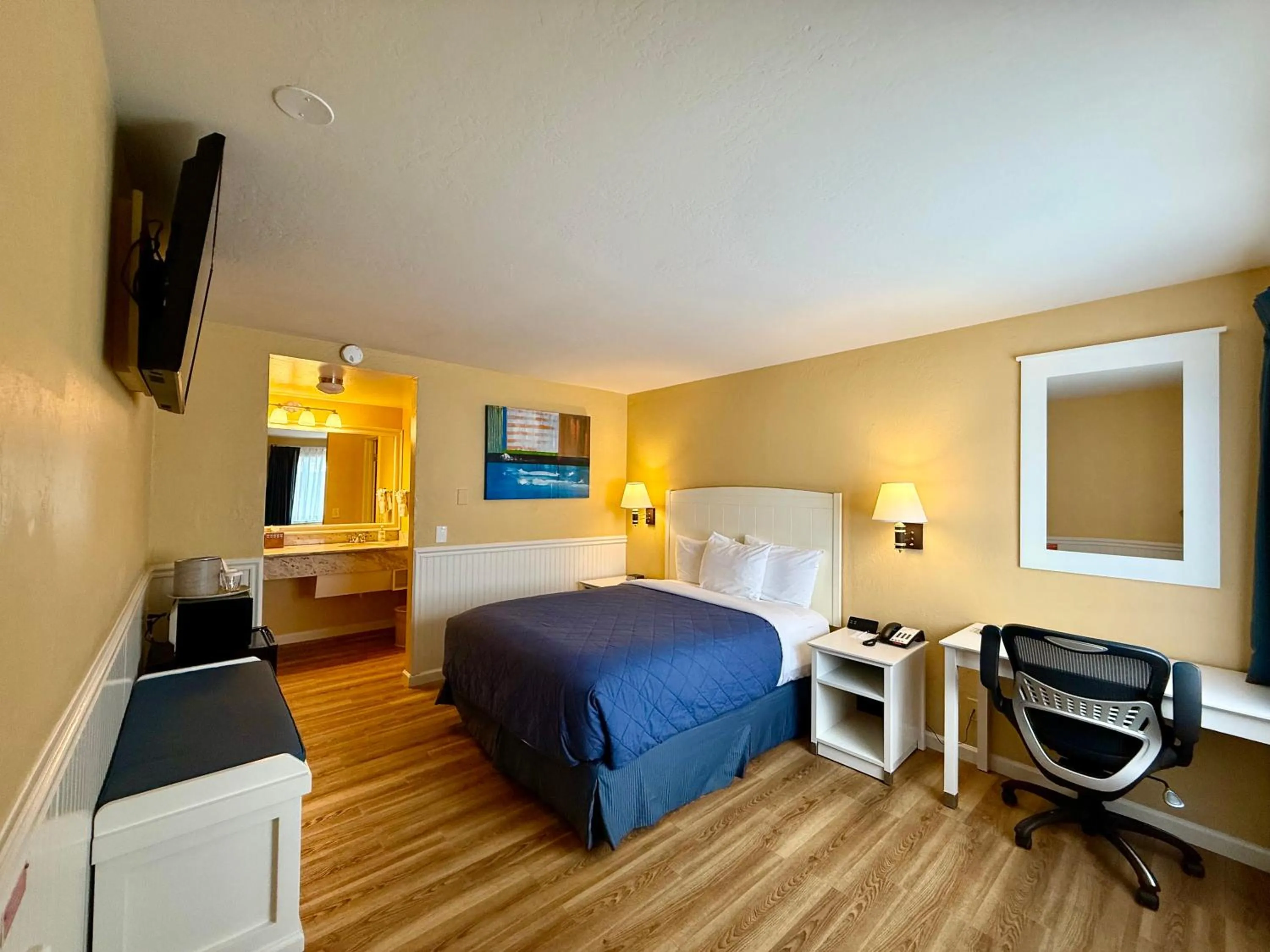 Bed in Monterey Bay Lodge