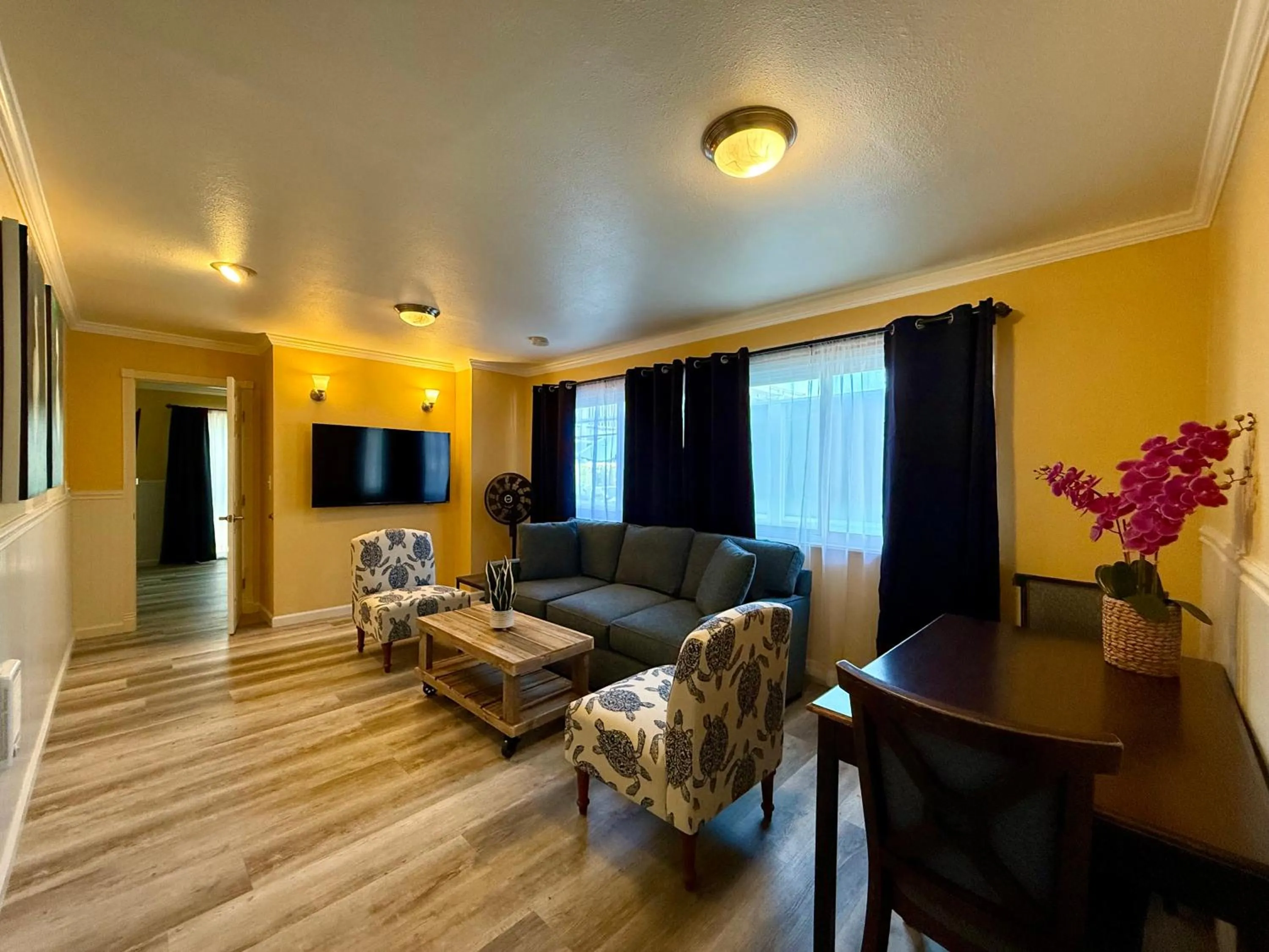 Living room in Monterey Bay Lodge