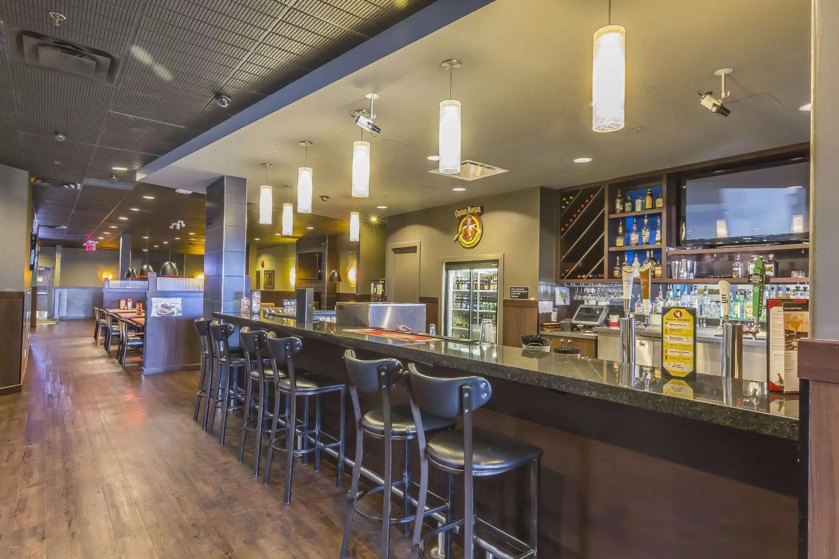 Restaurant/places to eat in Quality Inn & Suites