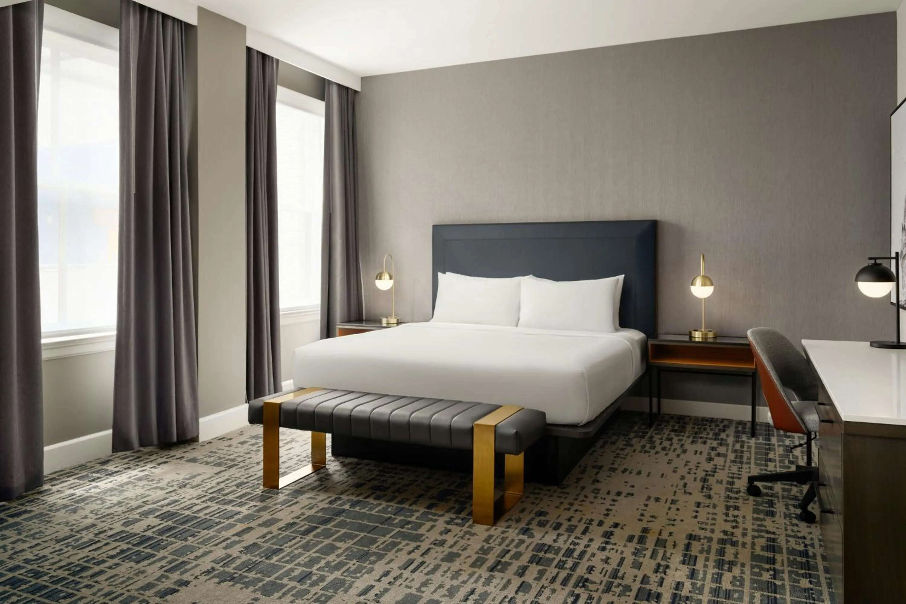 Photo of the whole room, Bed in Le Meridien Philadelphia