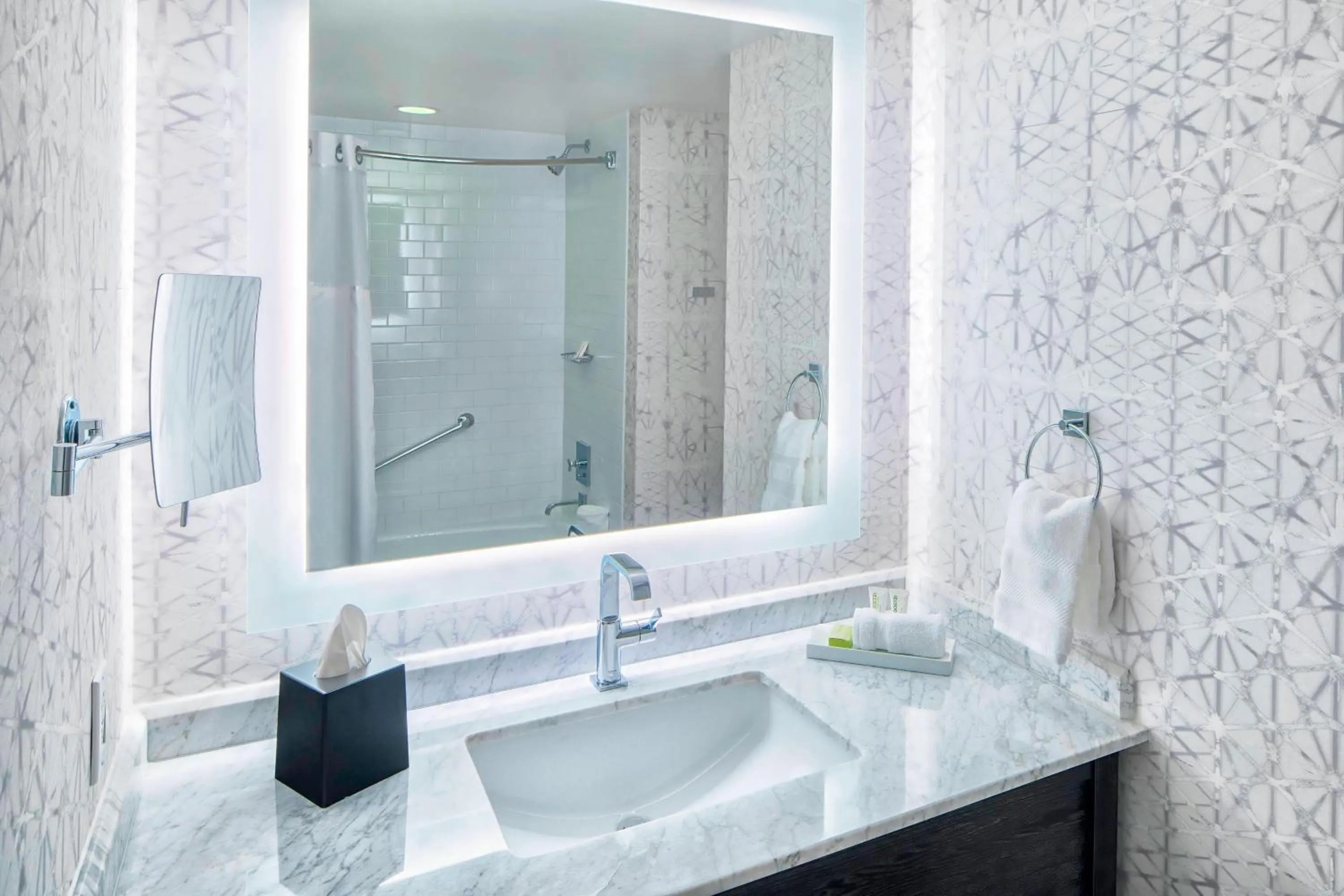 Bathroom in Courtyard by Marriott Philadelphia Downtown