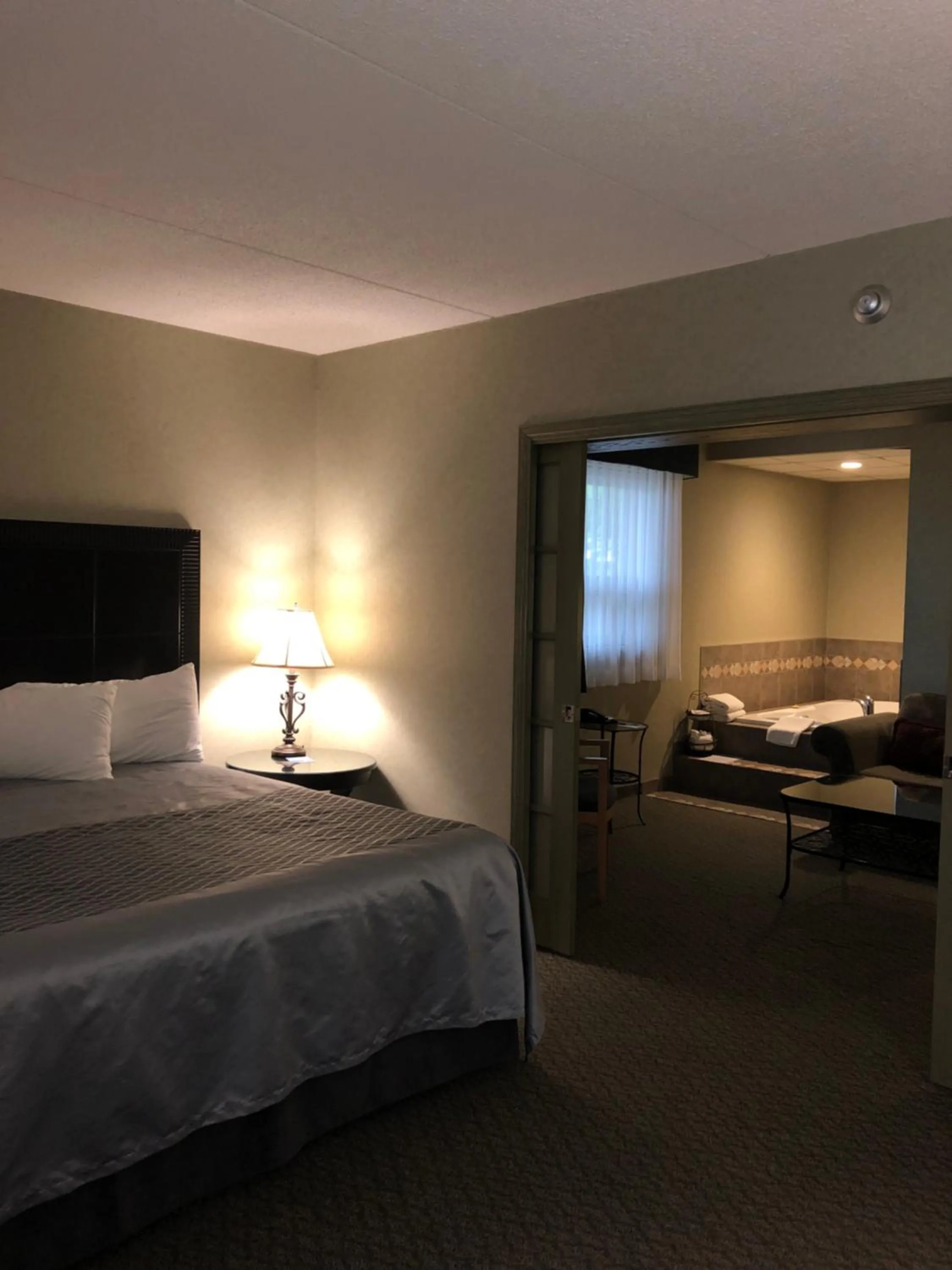Bedroom, Bed in Travelodge by Wyndham Winnipeg East