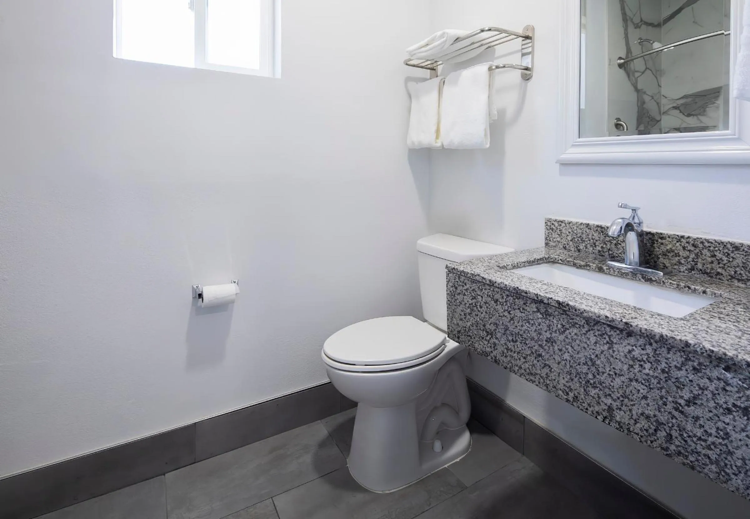 Bathroom in Hitching Post Studios Inn