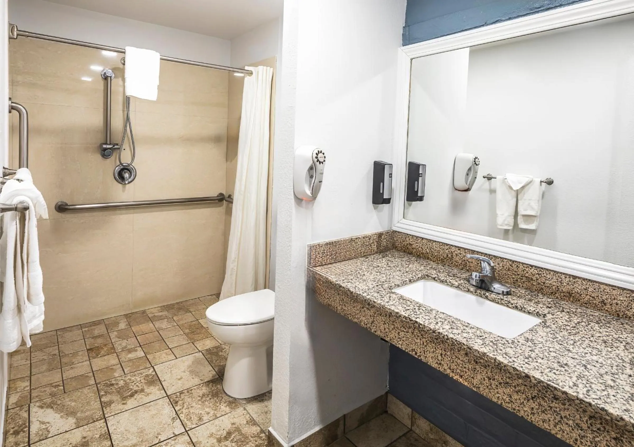 Facility for disabled guests in Hitching Post Studios Inn