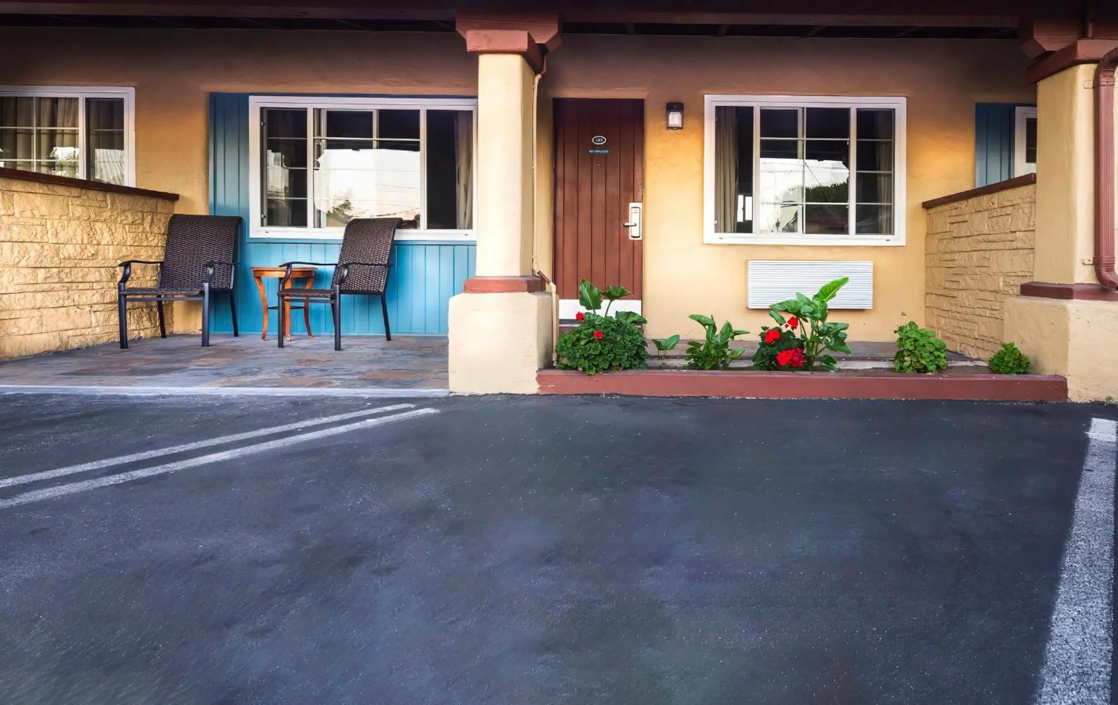 Patio in Hitching Post Studios Inn