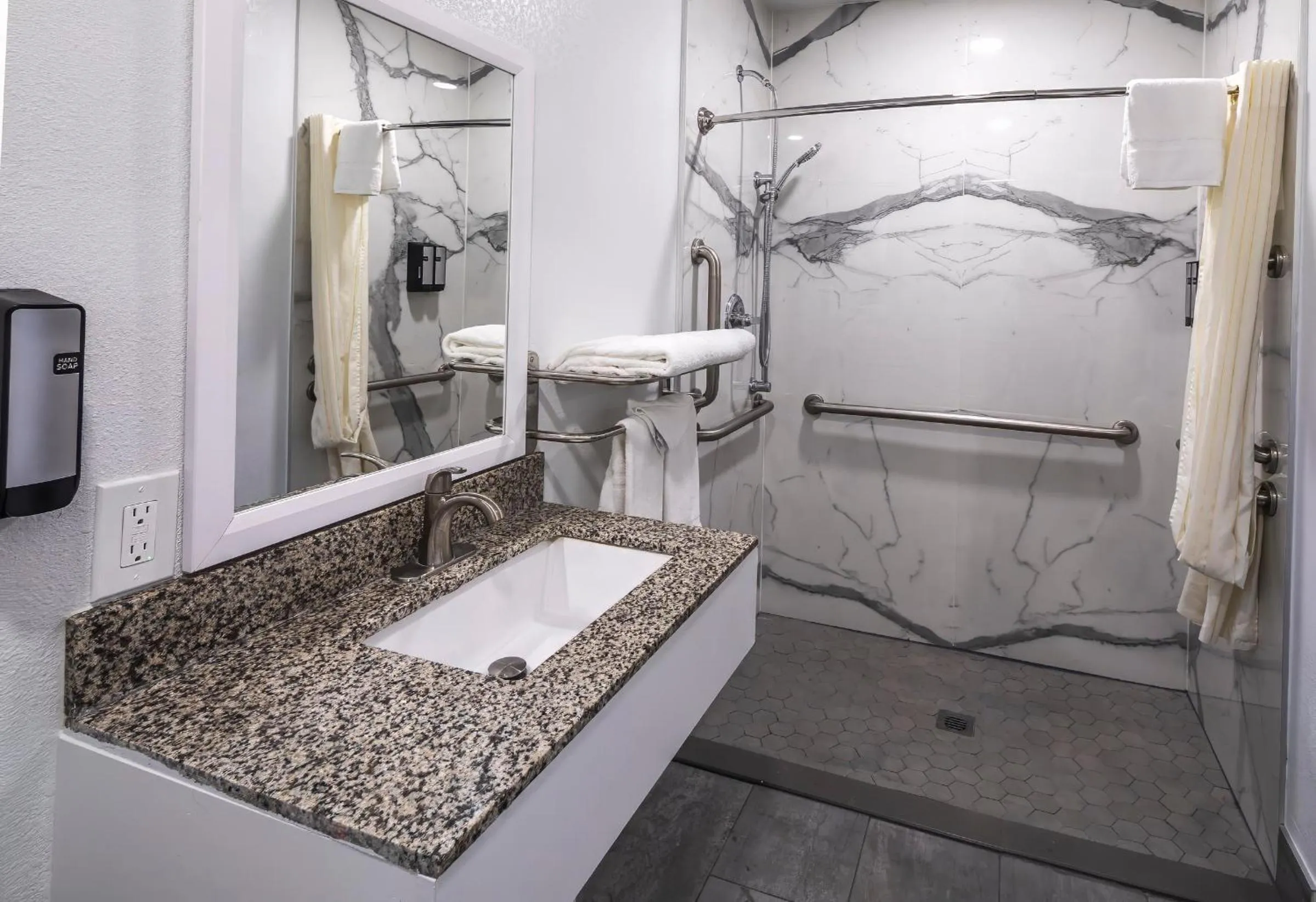 Facility for disabled guests in Hitching Post Studios Inn