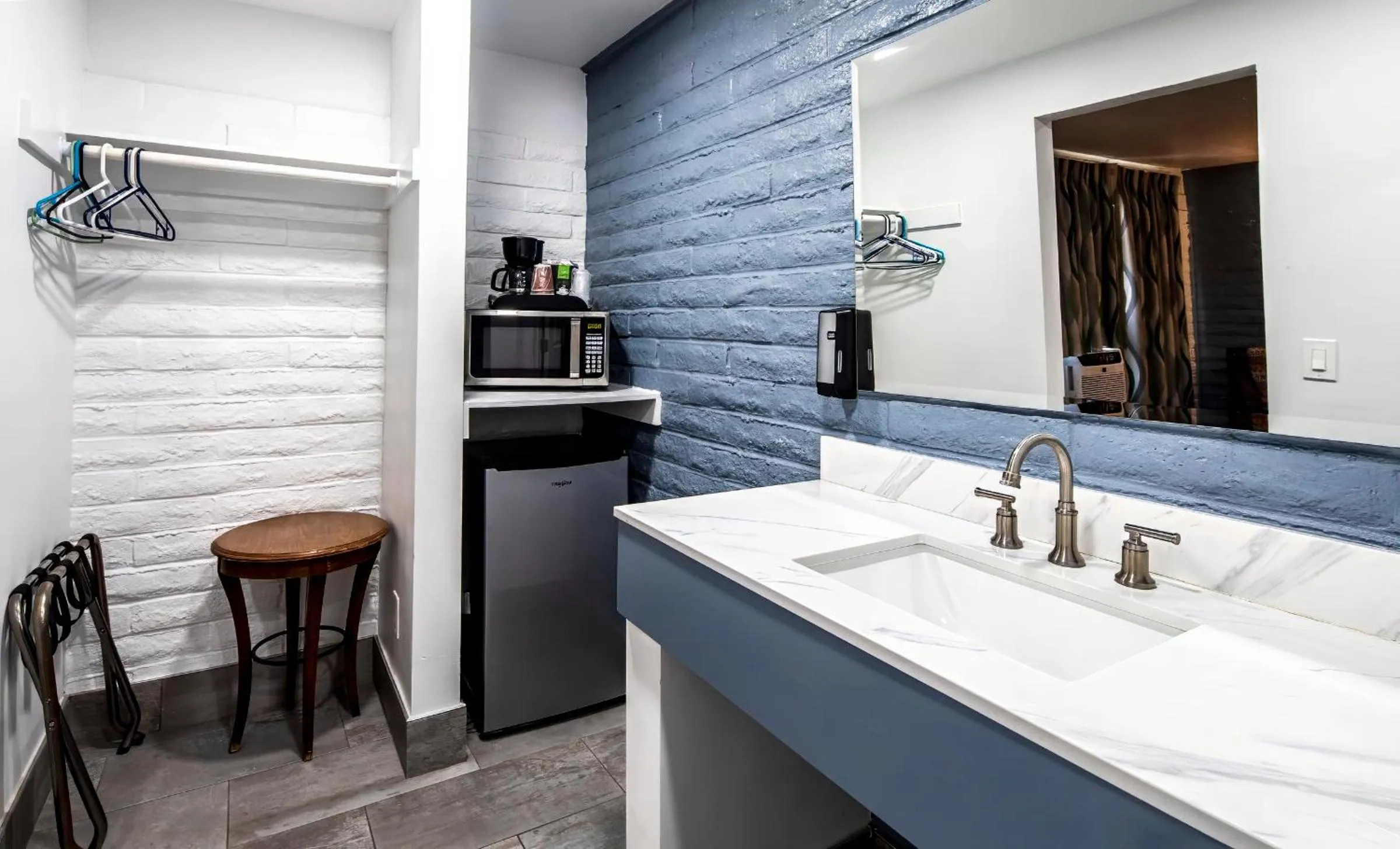 Bathroom in Hitching Post Studios Inn