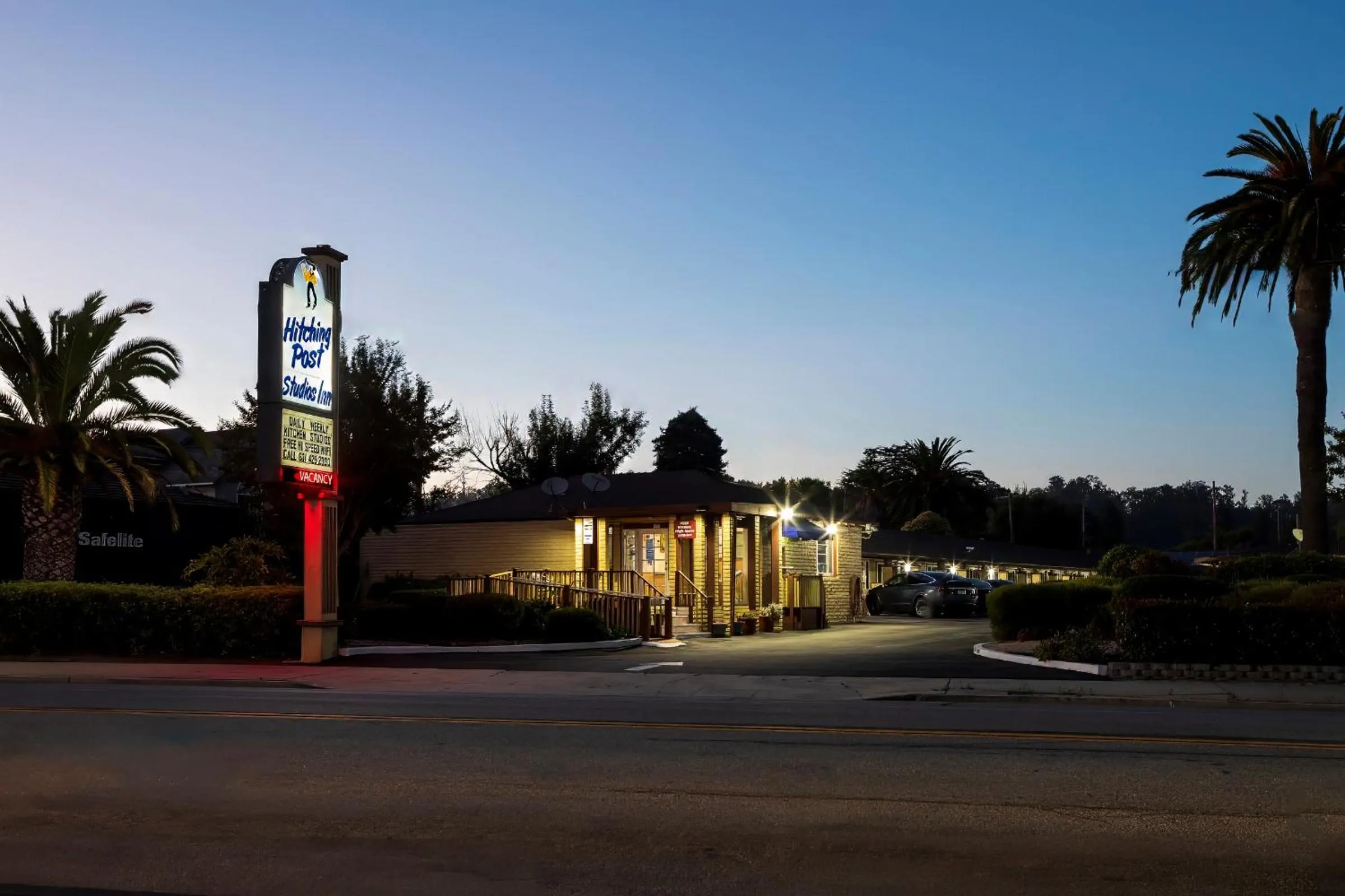 Property building in Hitching Post Studios Inn