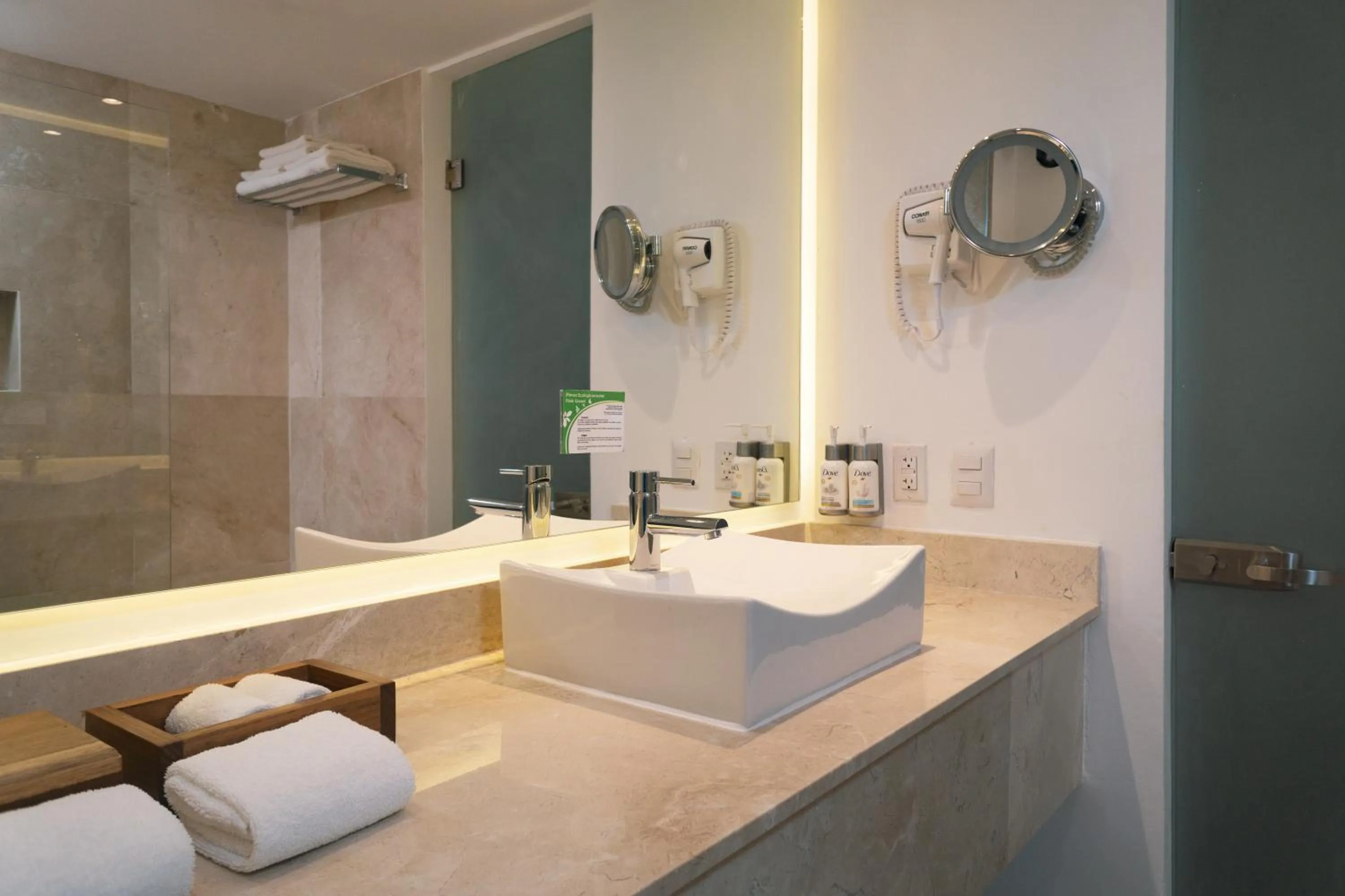 Bathroom in Flamingo Cancun All Inclusive