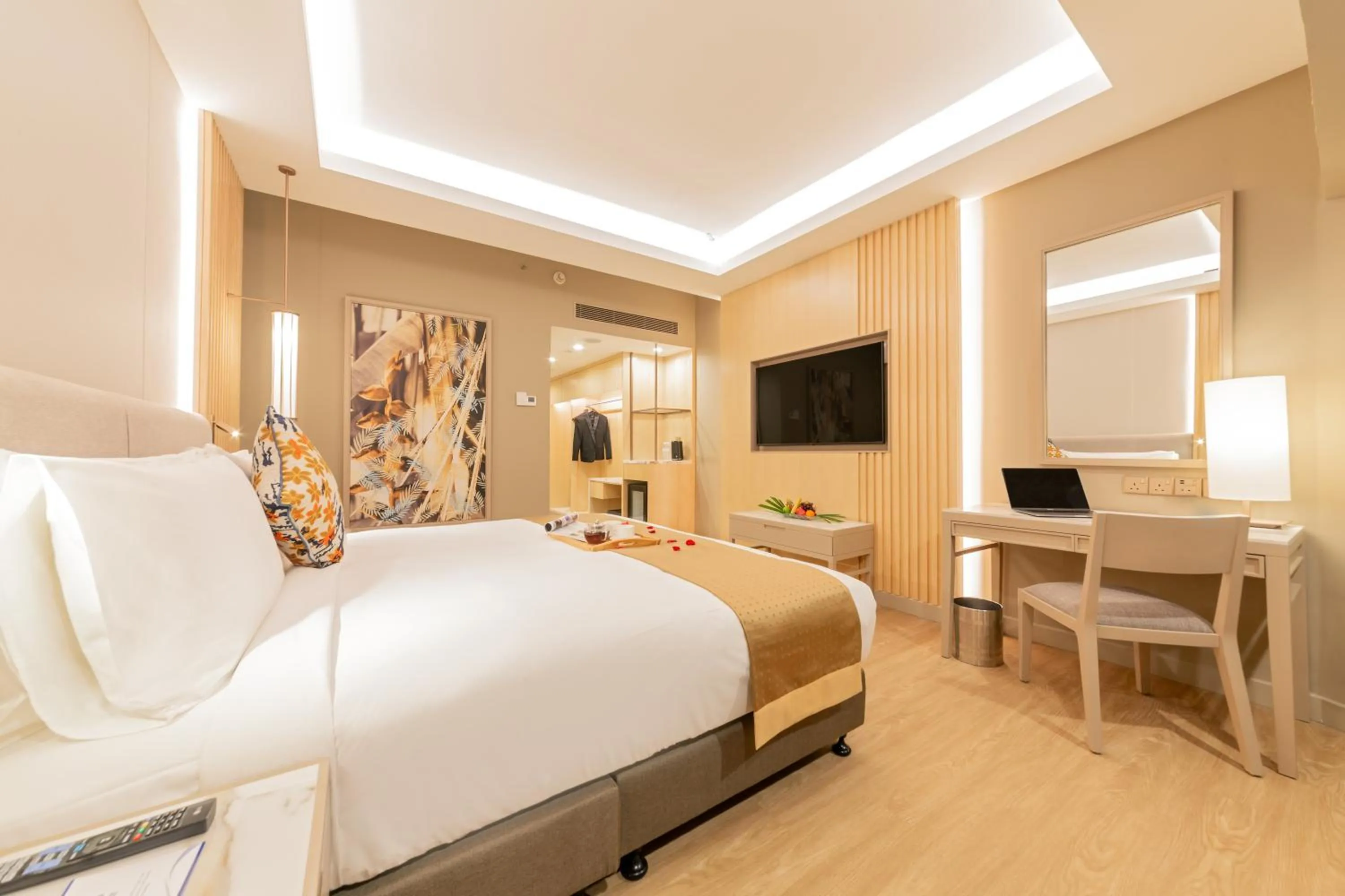 Property building, Bed in Glenmarie Hotel and Golf Resort