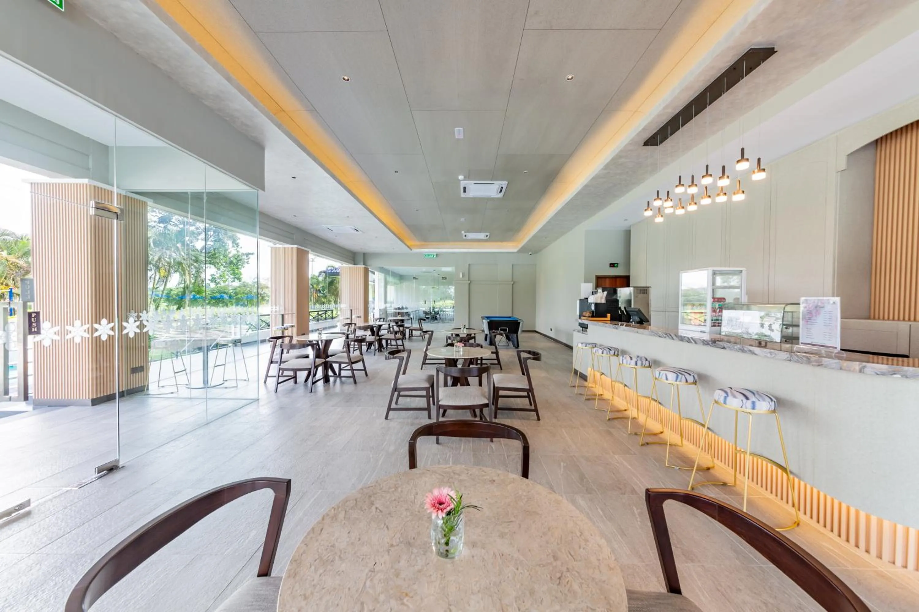 Food and drinks in Glenmarie Hotel and Golf Resort