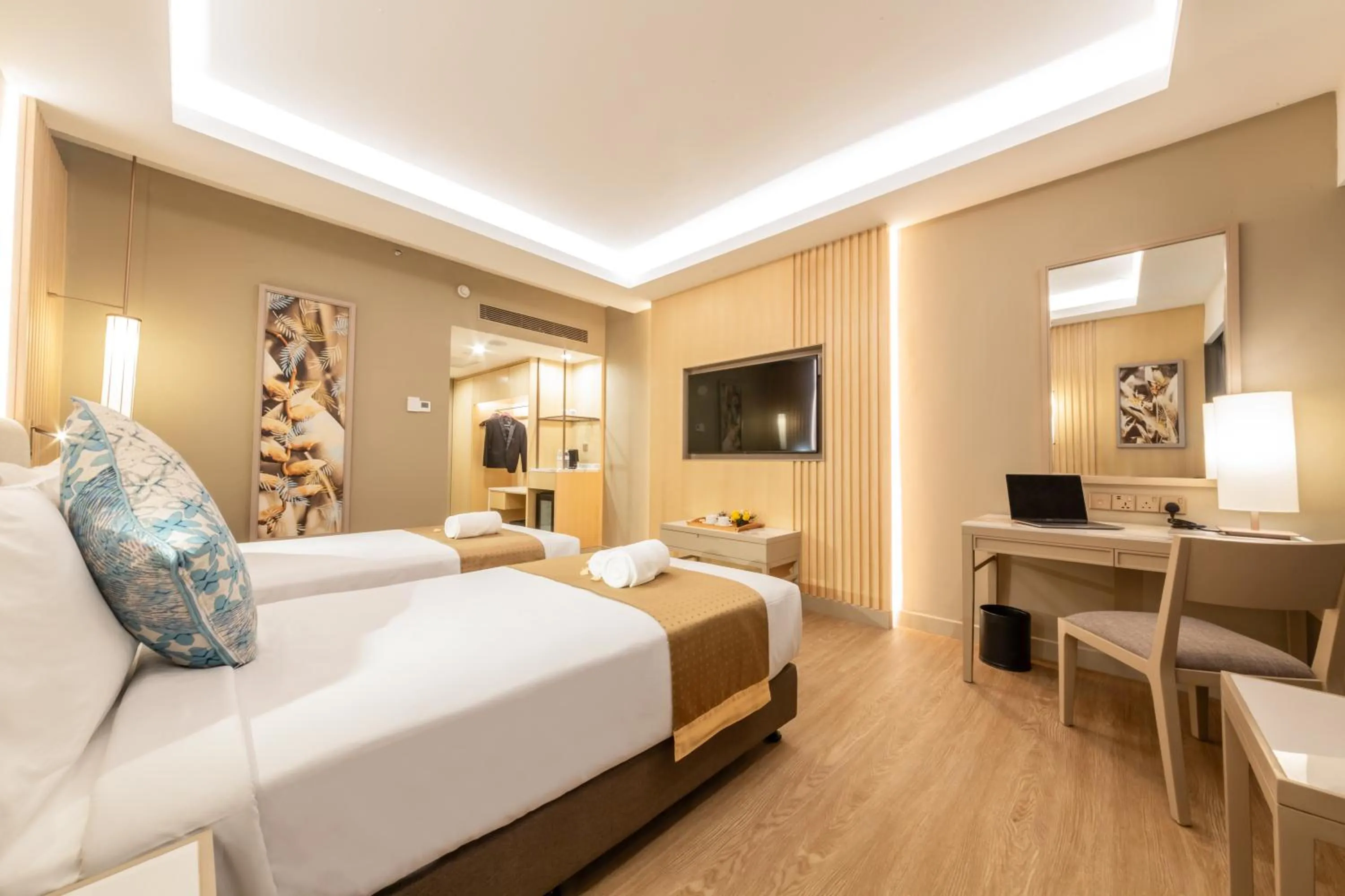 Property building, Bed in Glenmarie Hotel and Golf Resort