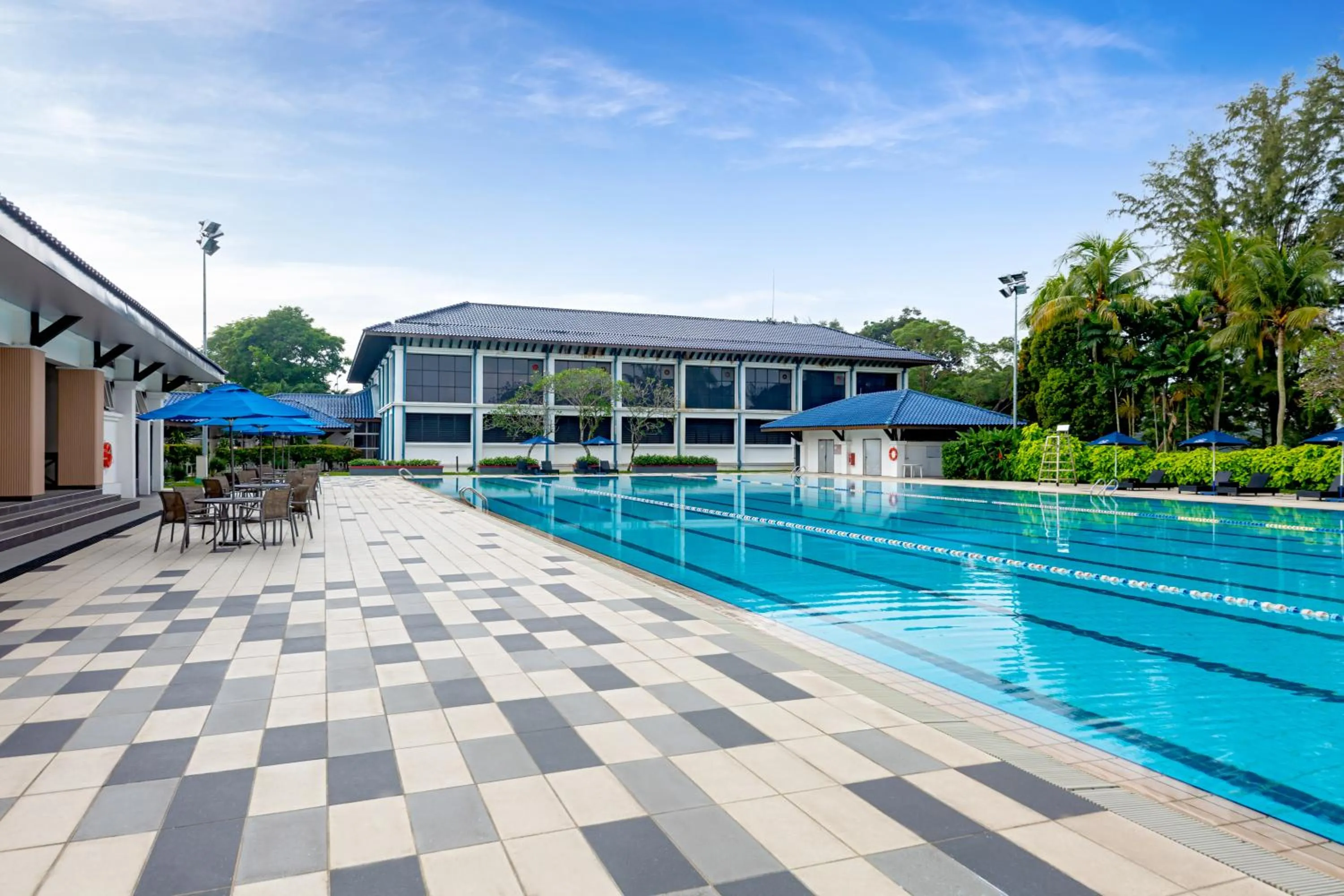 Swimming pool in Glenmarie Hotel and Golf Resort