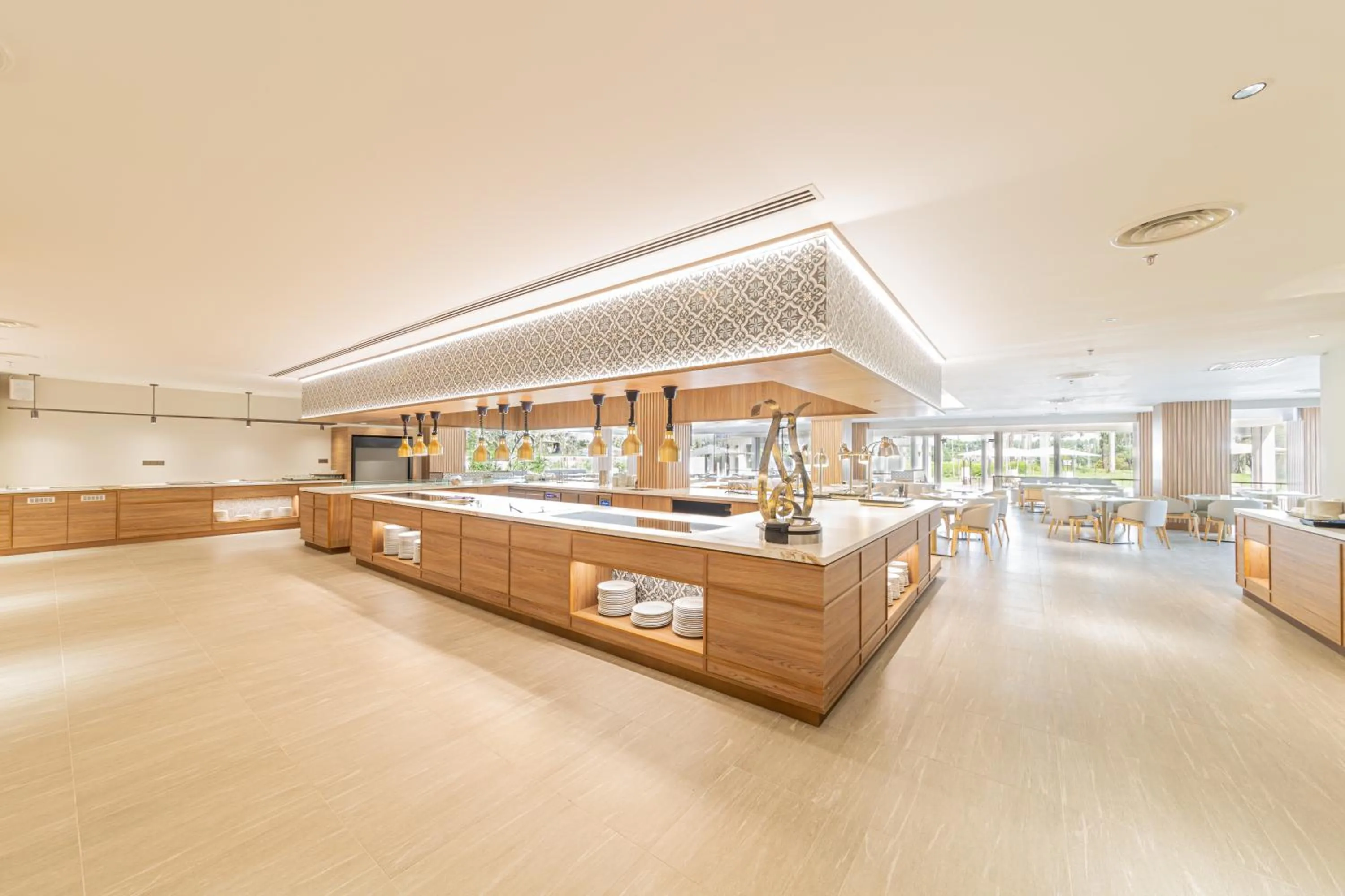 Restaurant/places to eat in Glenmarie Hotel and Golf Resort