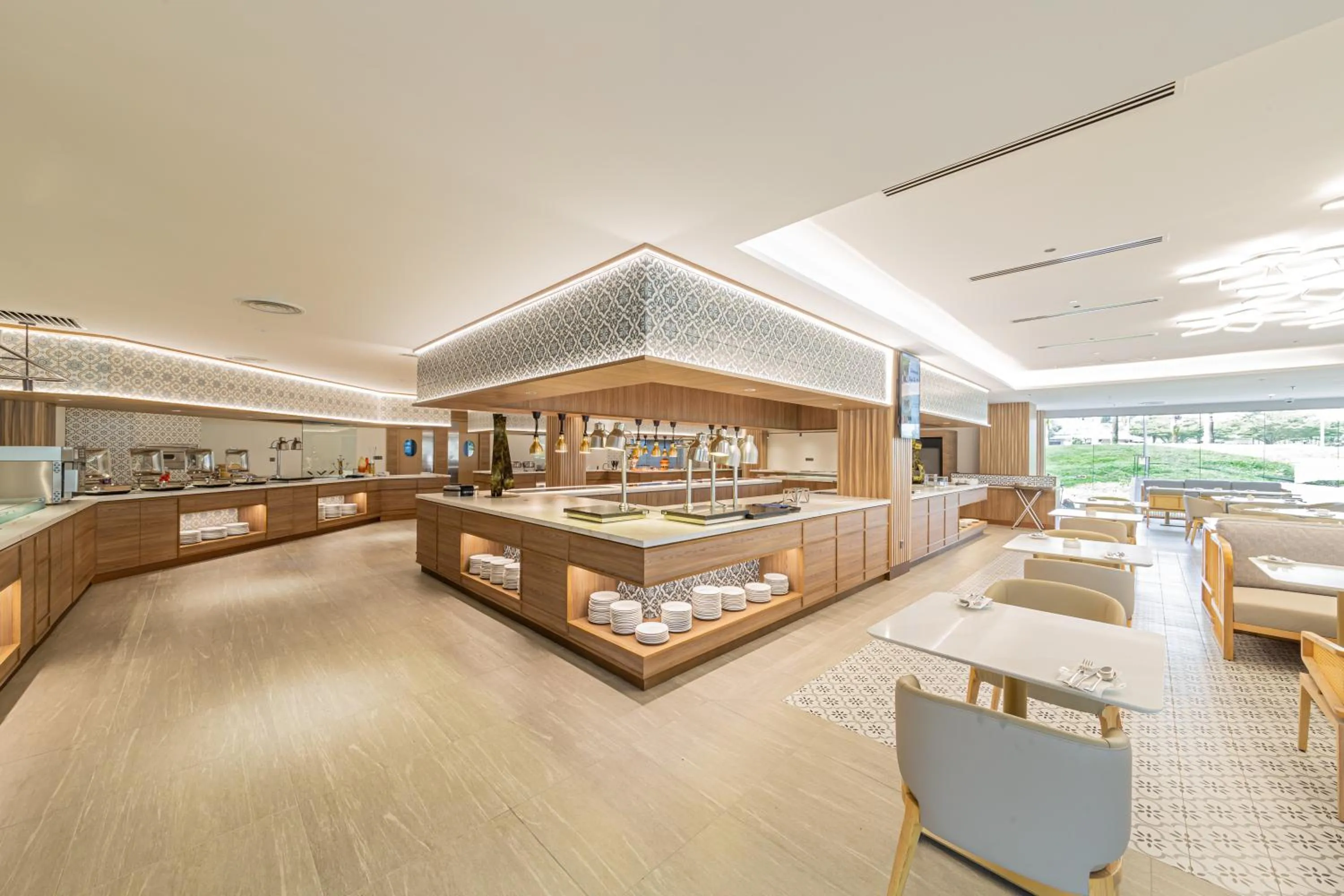 Restaurant/places to eat in Glenmarie Hotel and Golf Resort