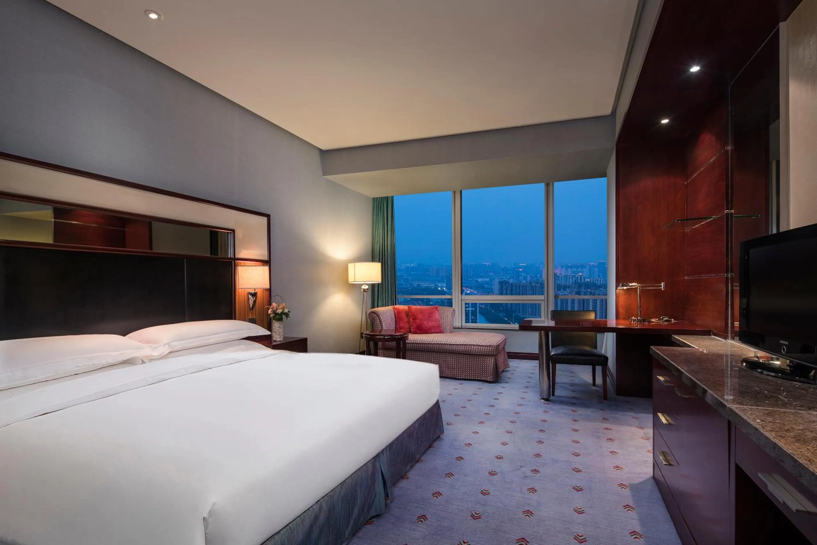 Property building, Bed in Crowne Plaza Wuxi City Center