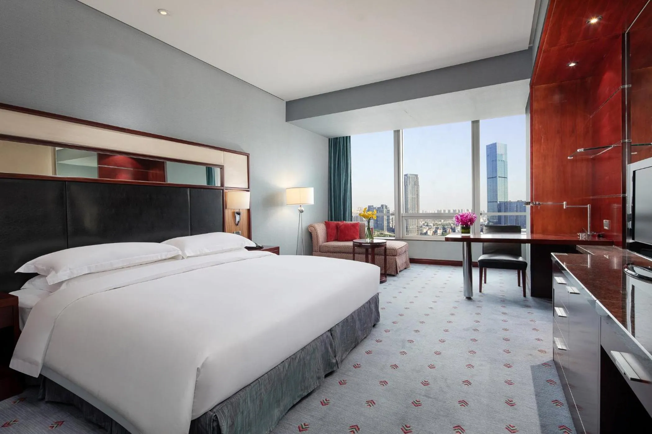 Photo of the whole room, Bed in Crowne Plaza Wuxi City Center