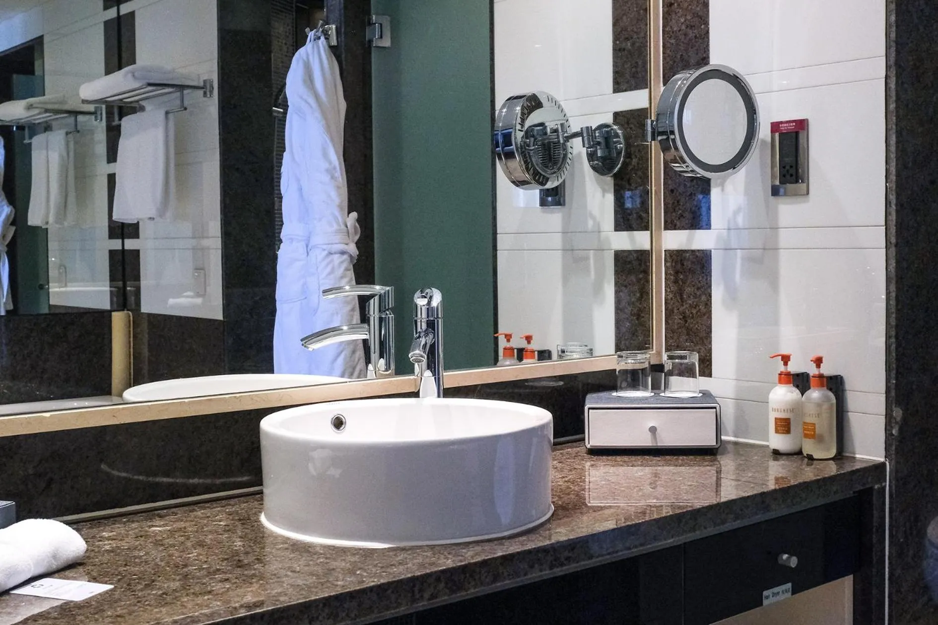 Property building in Crowne Plaza Wuxi City Center