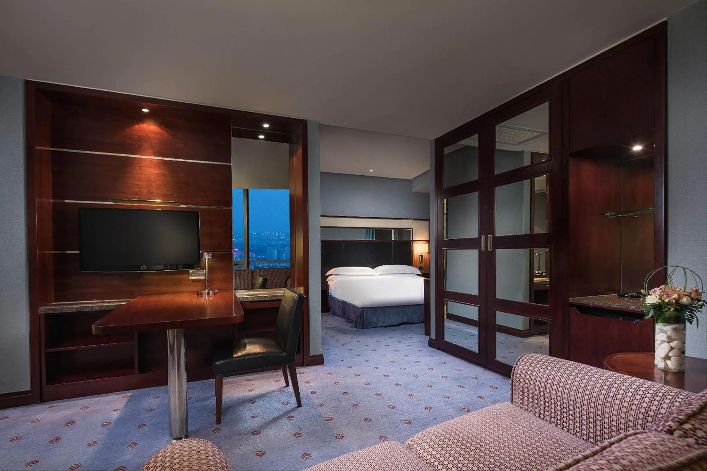 Photo of the whole room, Bed in Crowne Plaza Wuxi City Center