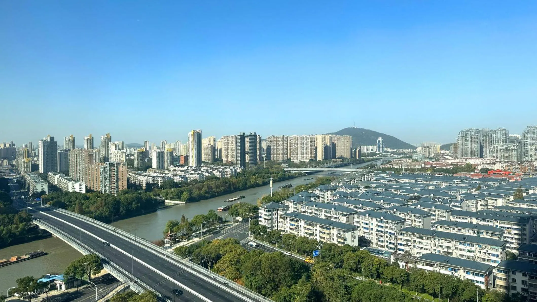 Photo of the whole room in Crowne Plaza Wuxi City Center