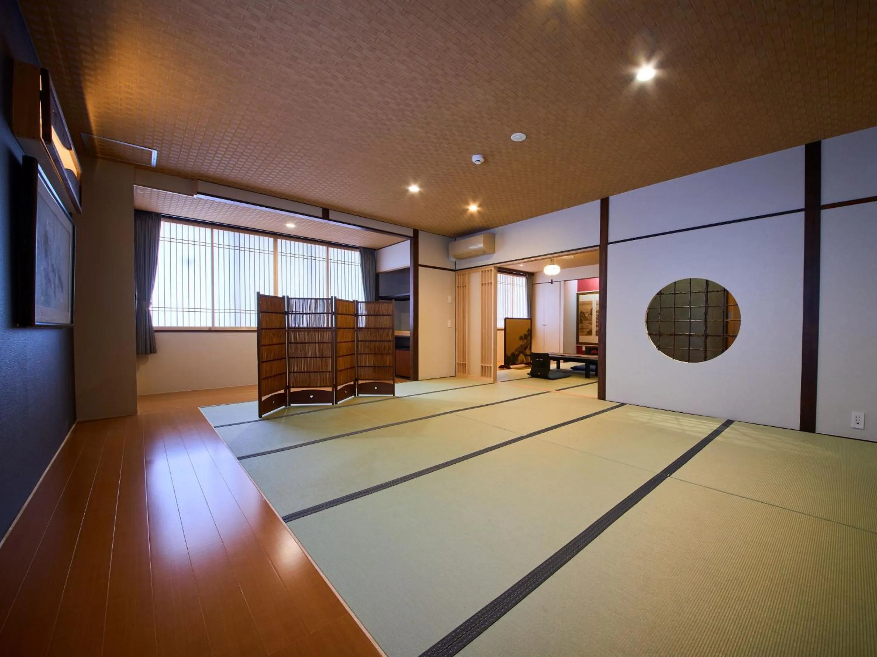 Photo of the whole room in Gion Shinmonso