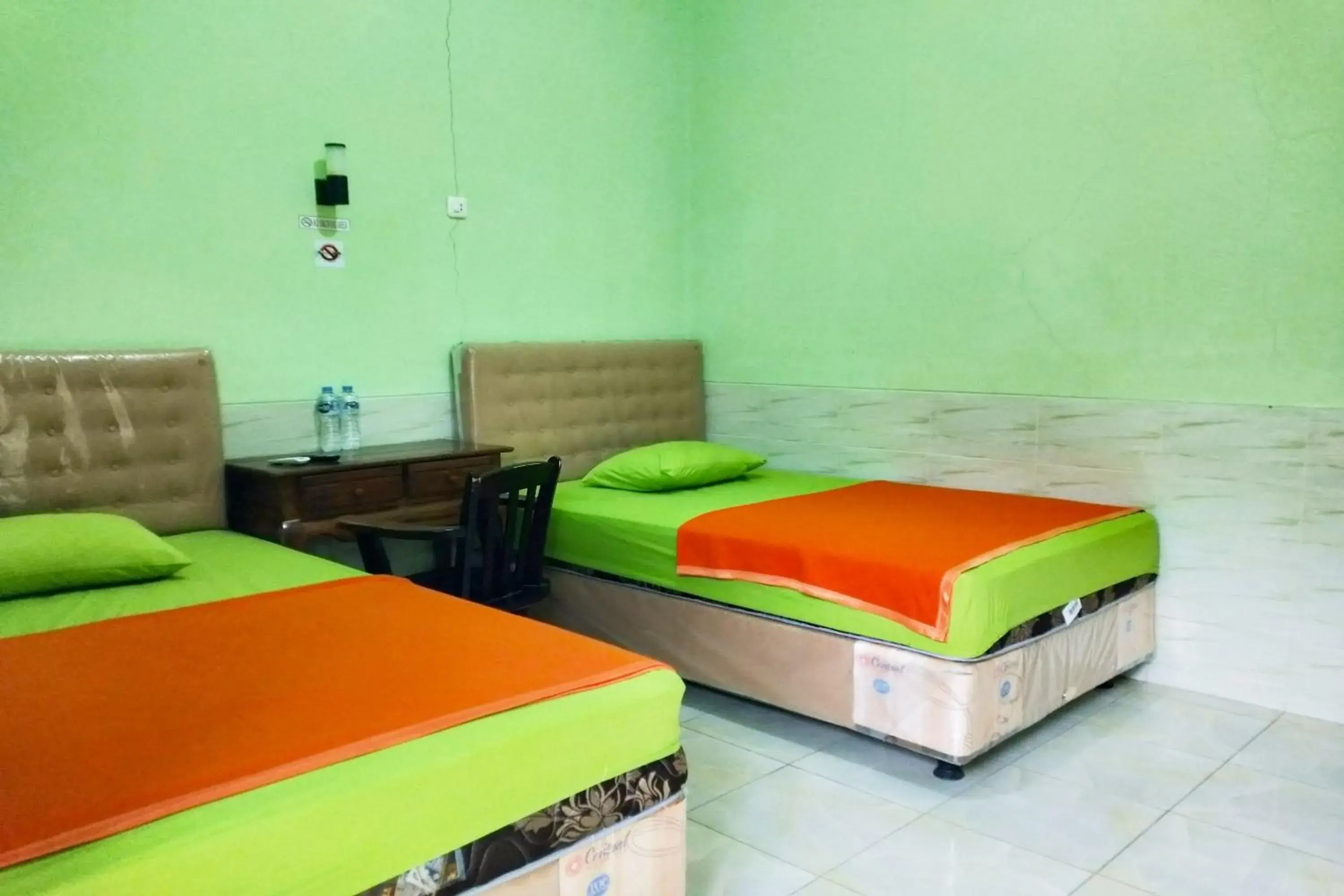 Standard Twin Room in Hotel Antik Standard Twin Room in Hotel Antik