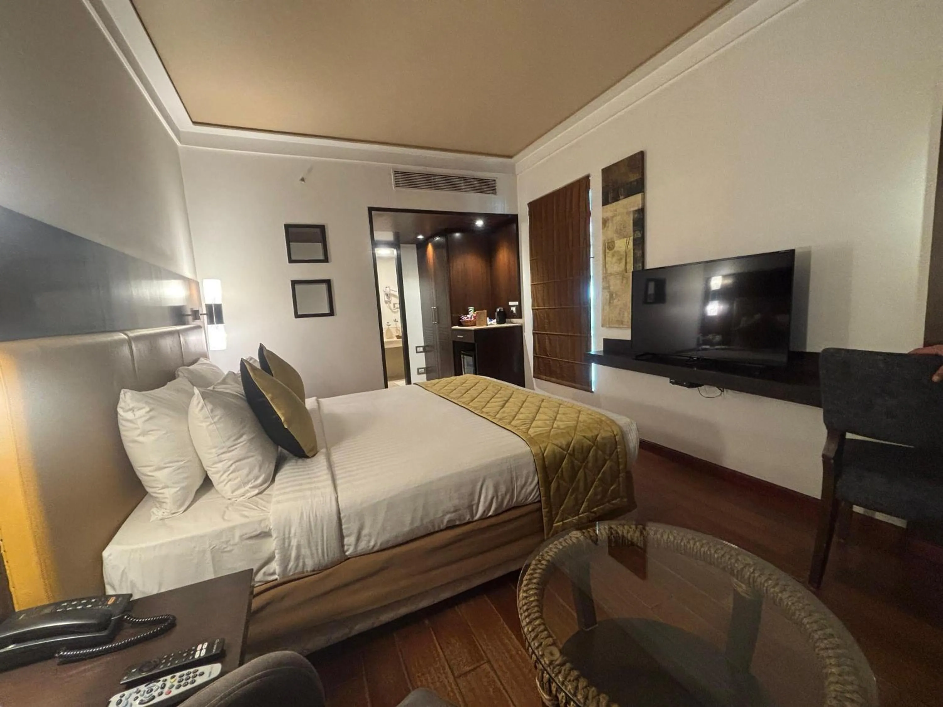 Bedroom, Bed in Iris The Business Hotel