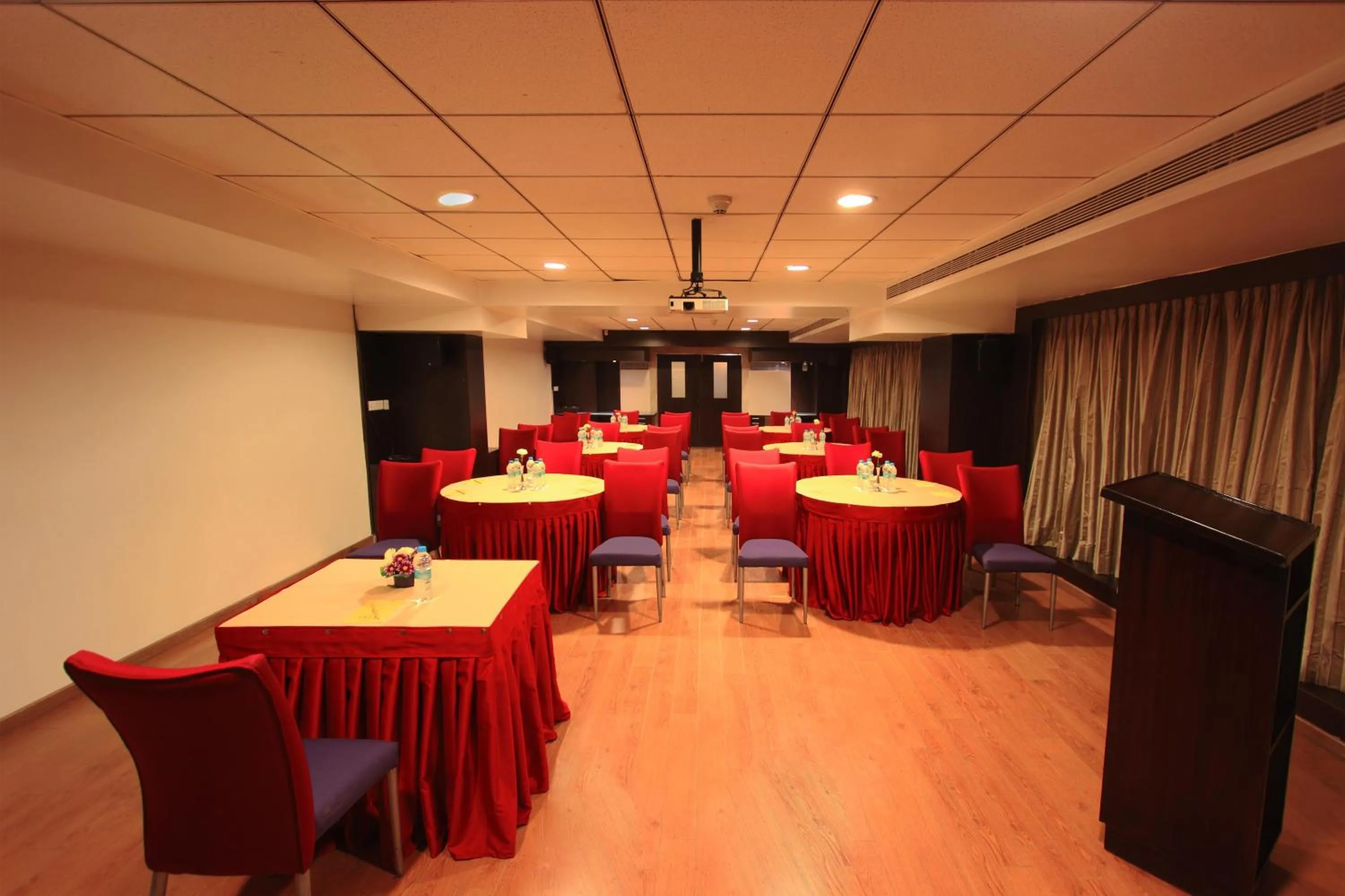 Business facilities in Iris The Business Hotel