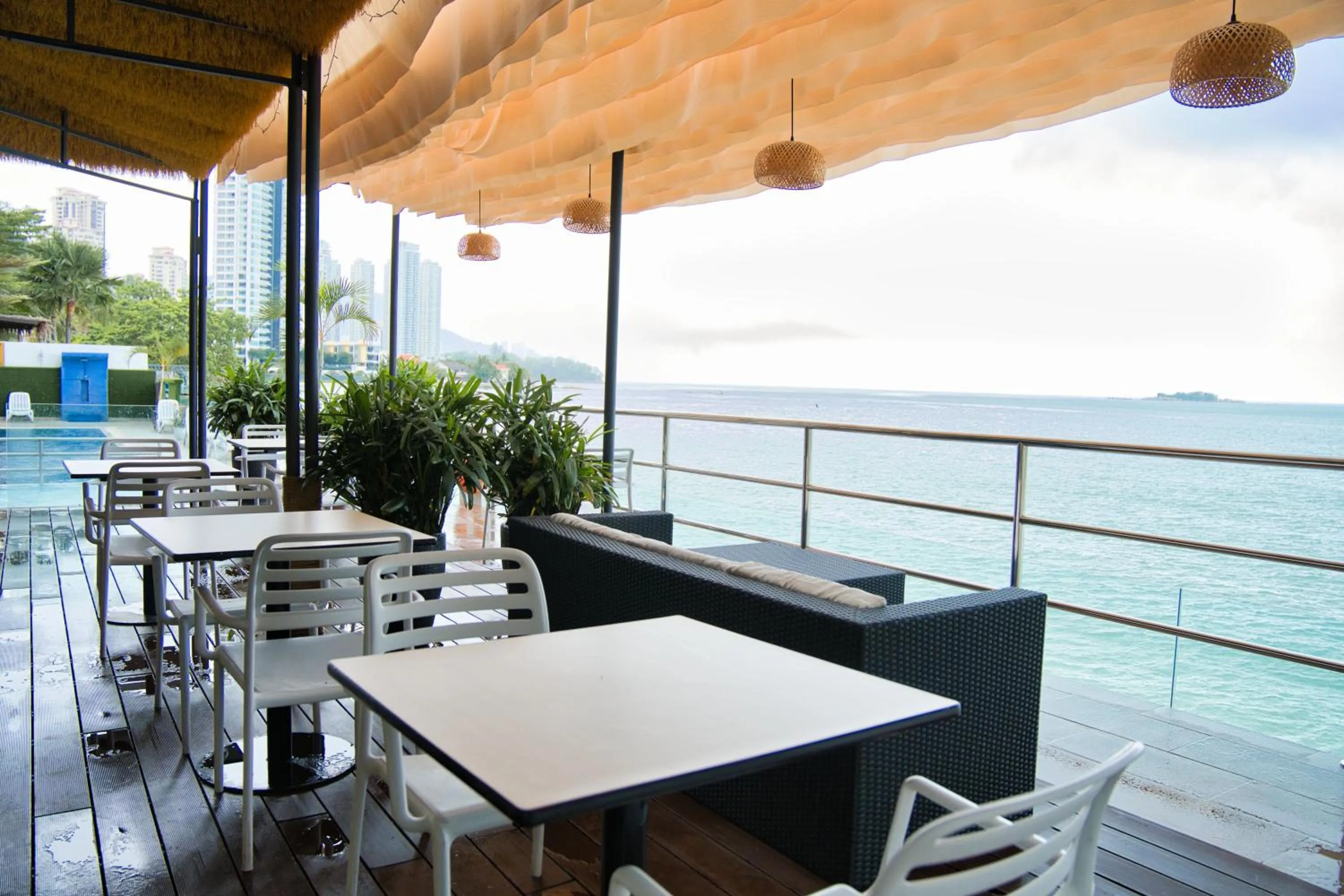 Lounge or bar in Hotel Sentral Seaview @ ​Beachfront