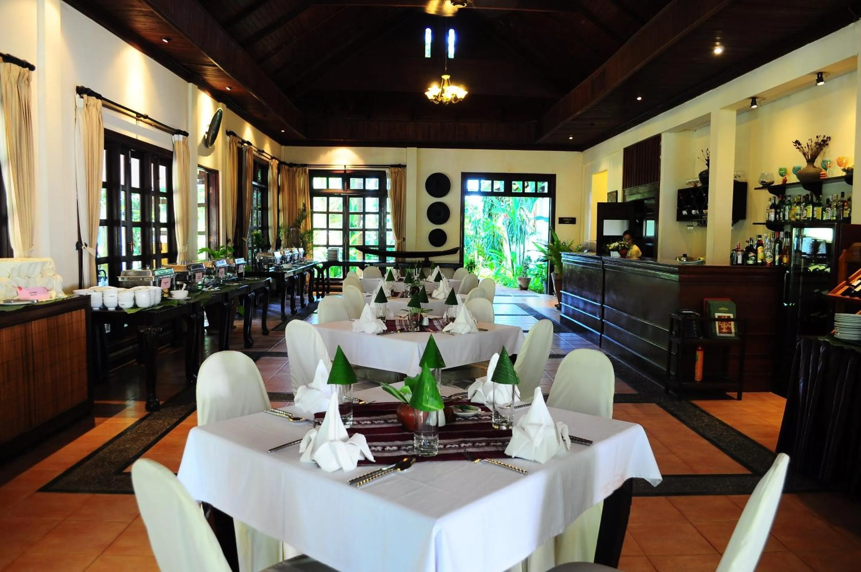 Restaurant/places to eat in Santi Resort & Spa