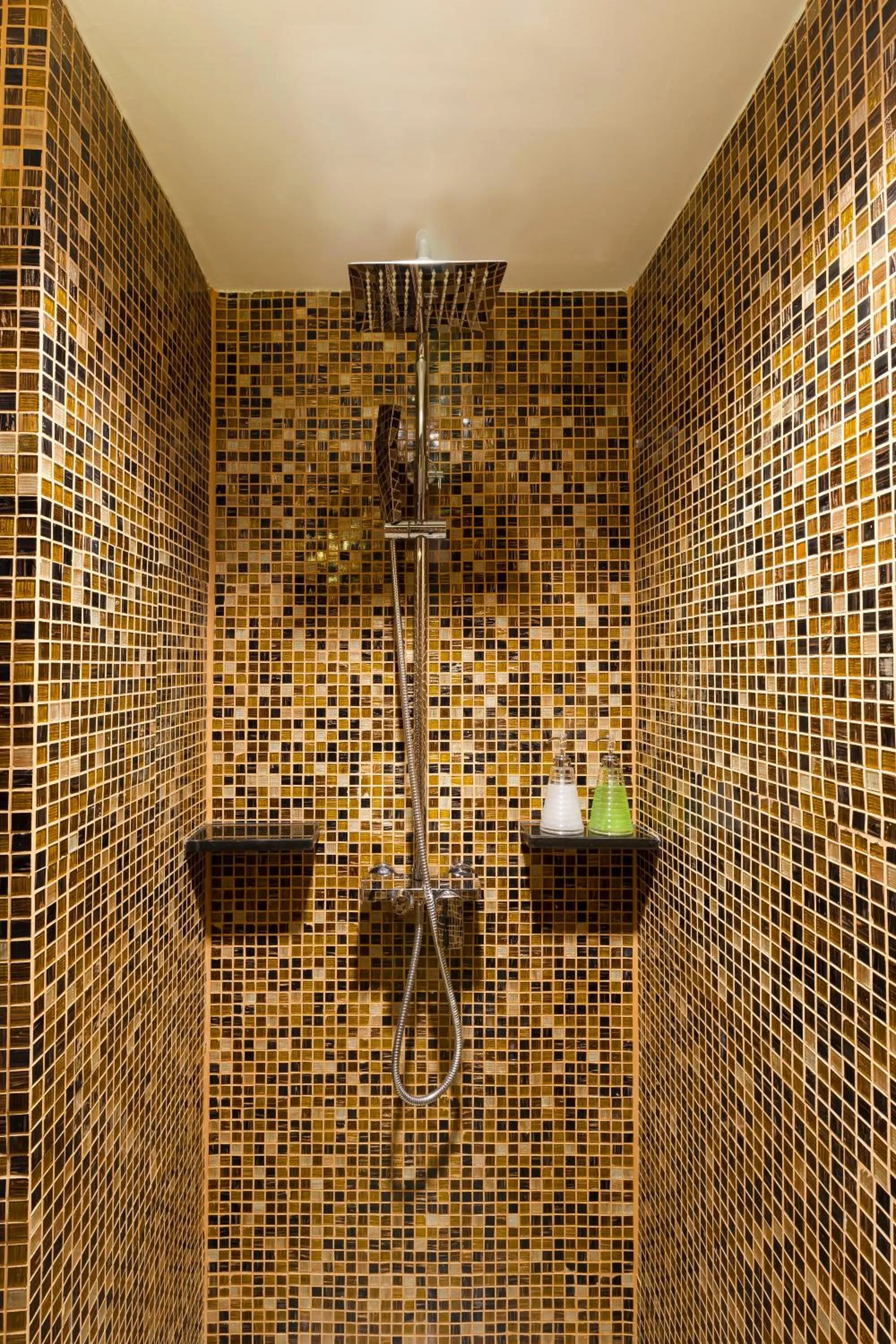 Bathroom in Asia Hotels Group (Poonpetch Chiangmai)