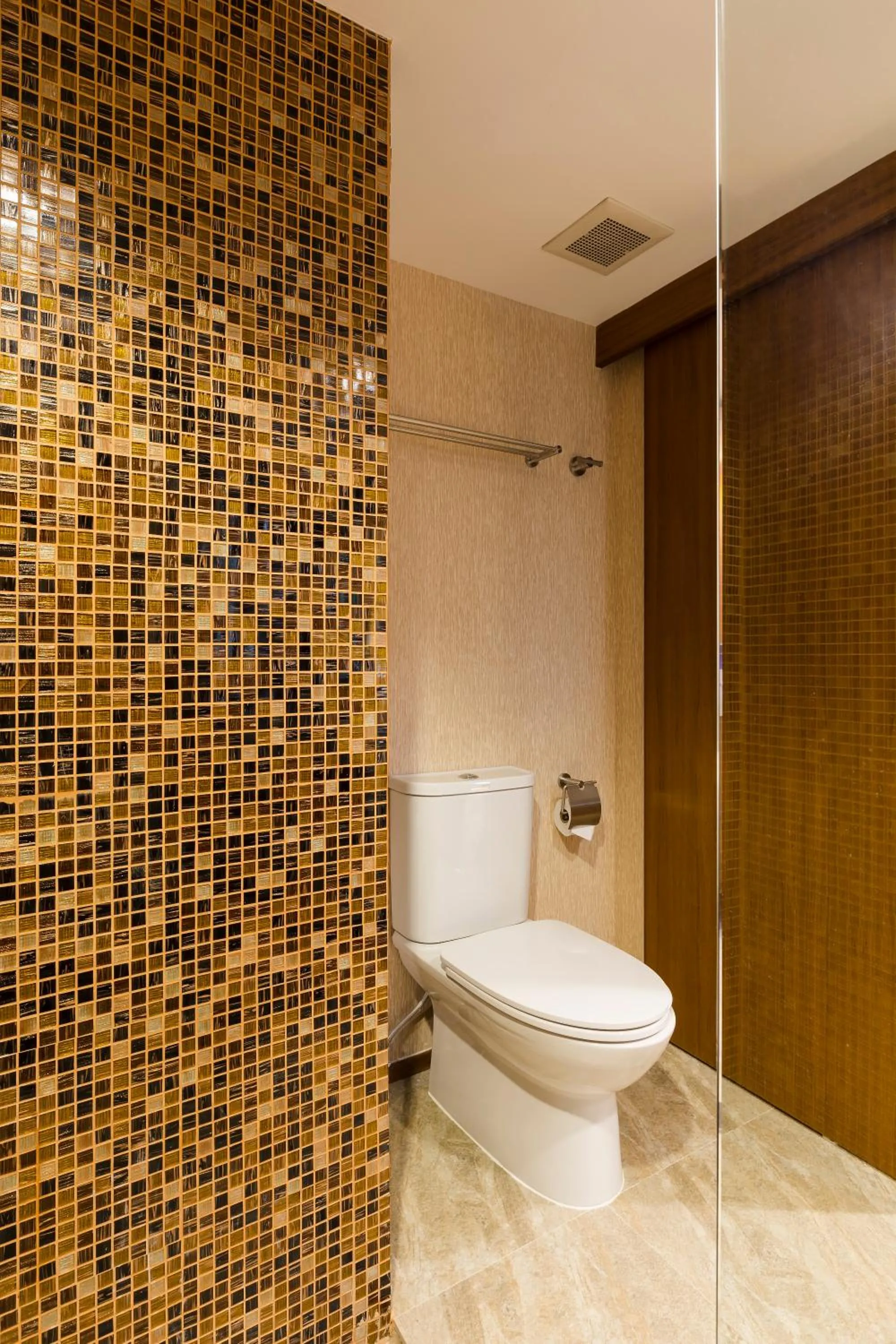 Bathroom in Asia Hotels Group (Poonpetch Chiangmai)