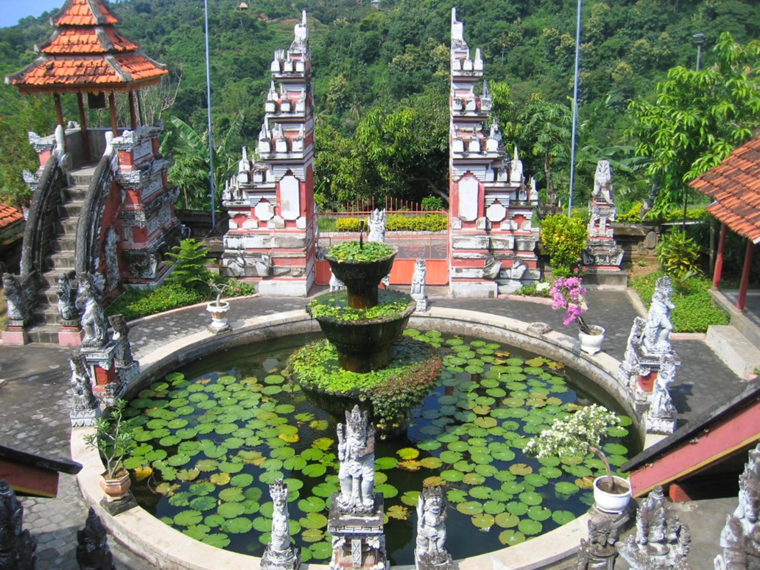 Area and facilities in Banyualit Spa 'n Resort Lovina