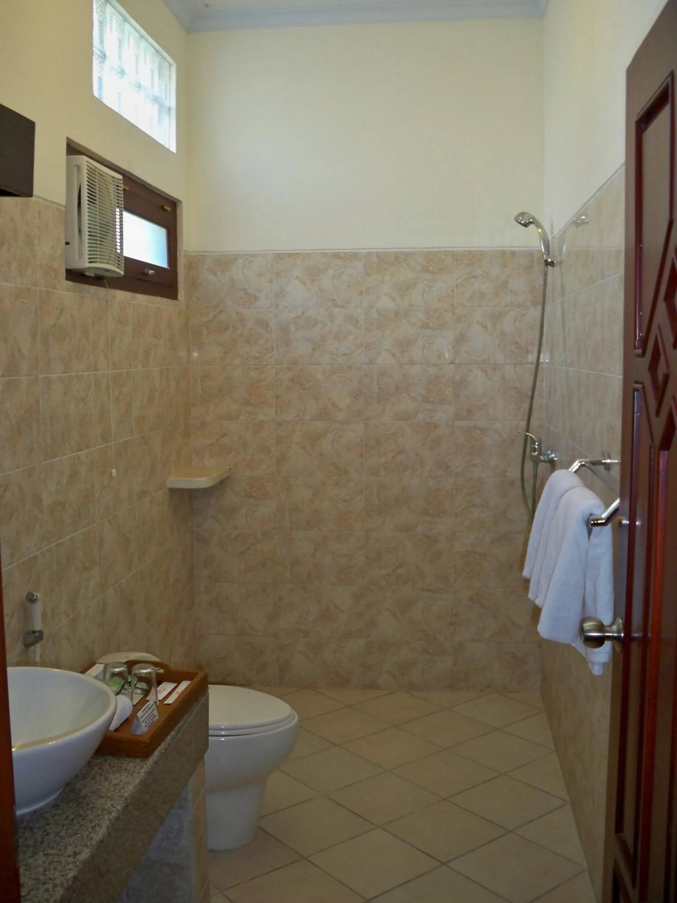 Bathroom in Banyualit Spa 'n Resort Lovina