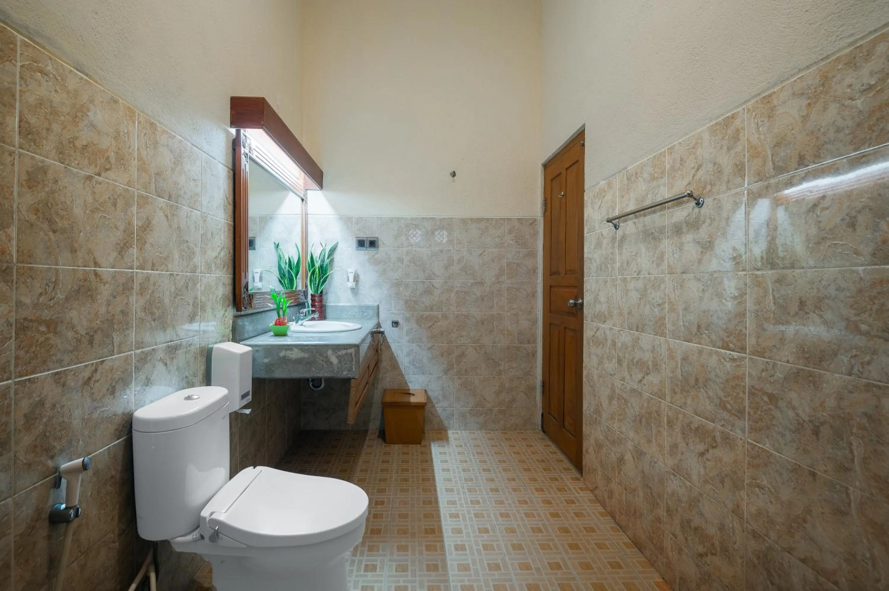 Shower in Banyualit Spa 'n Resort Lovina