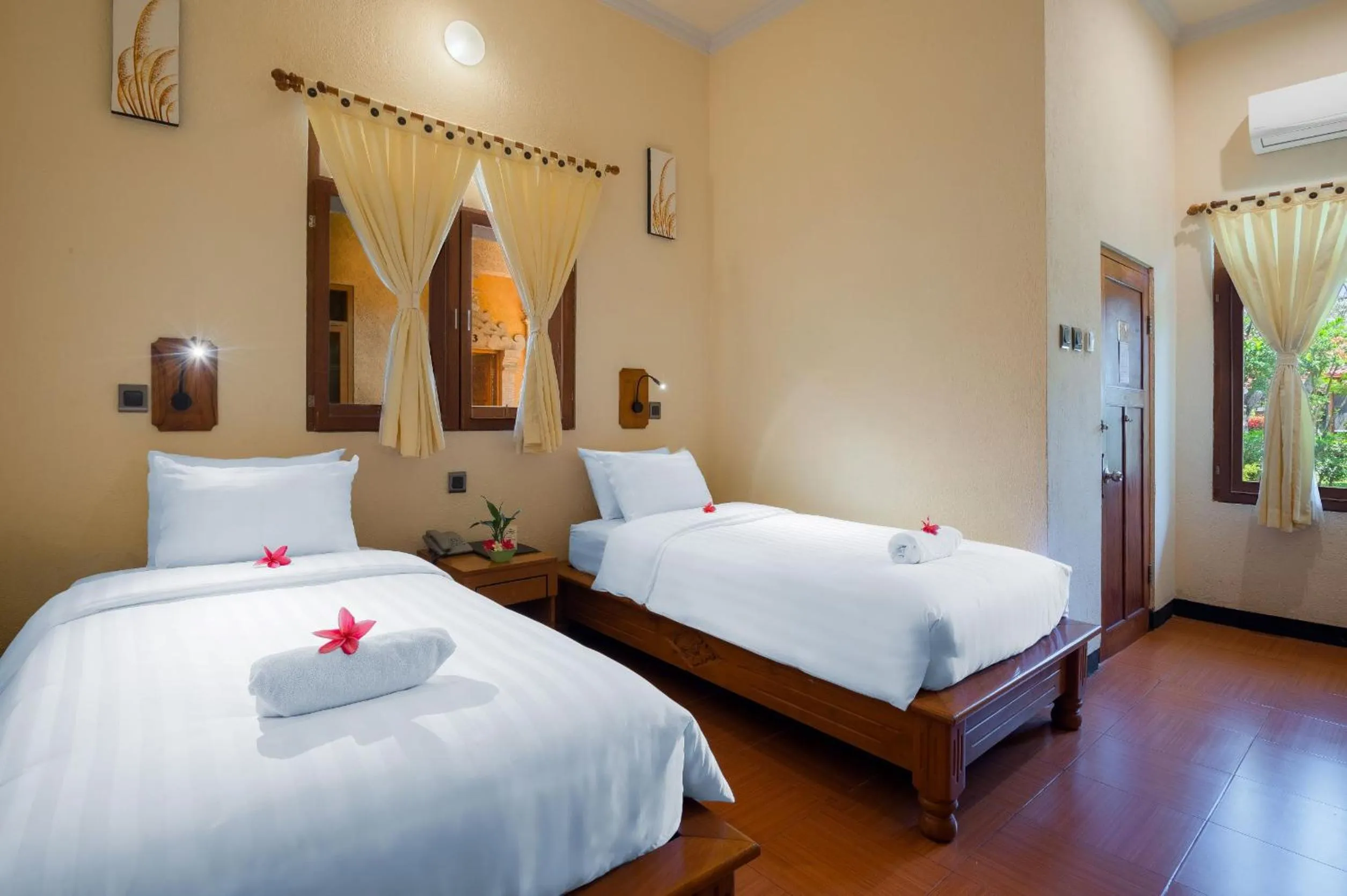 Bed in Banyualit Spa 'n Resort Lovina