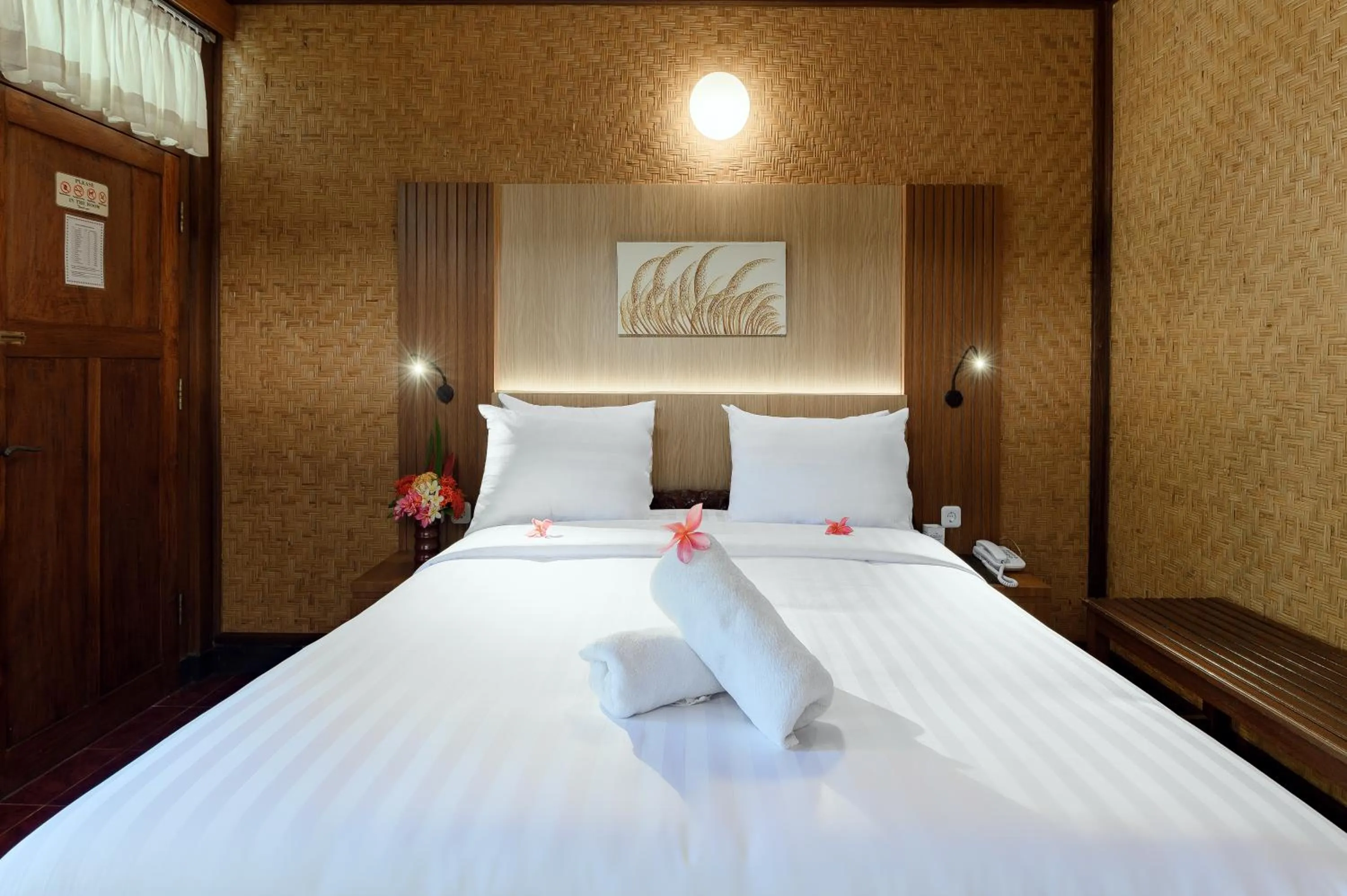 Bed in Banyualit Spa 'n Resort Lovina