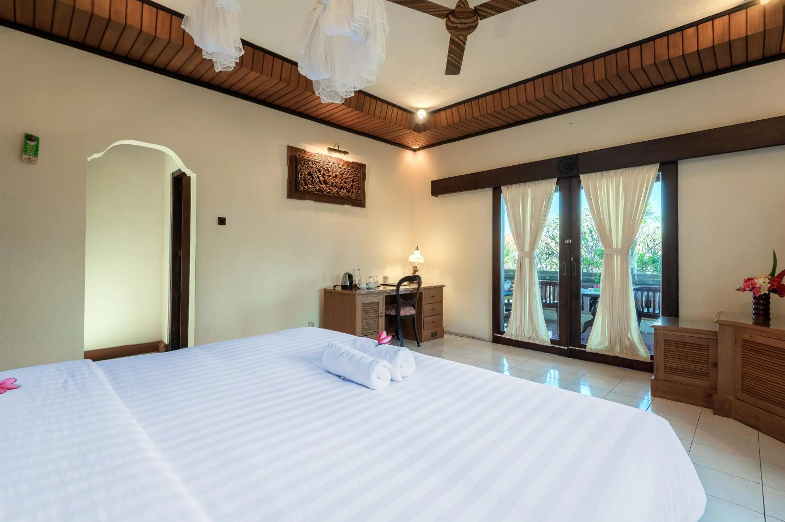 Bed in Banyualit Spa 'n Resort Lovina