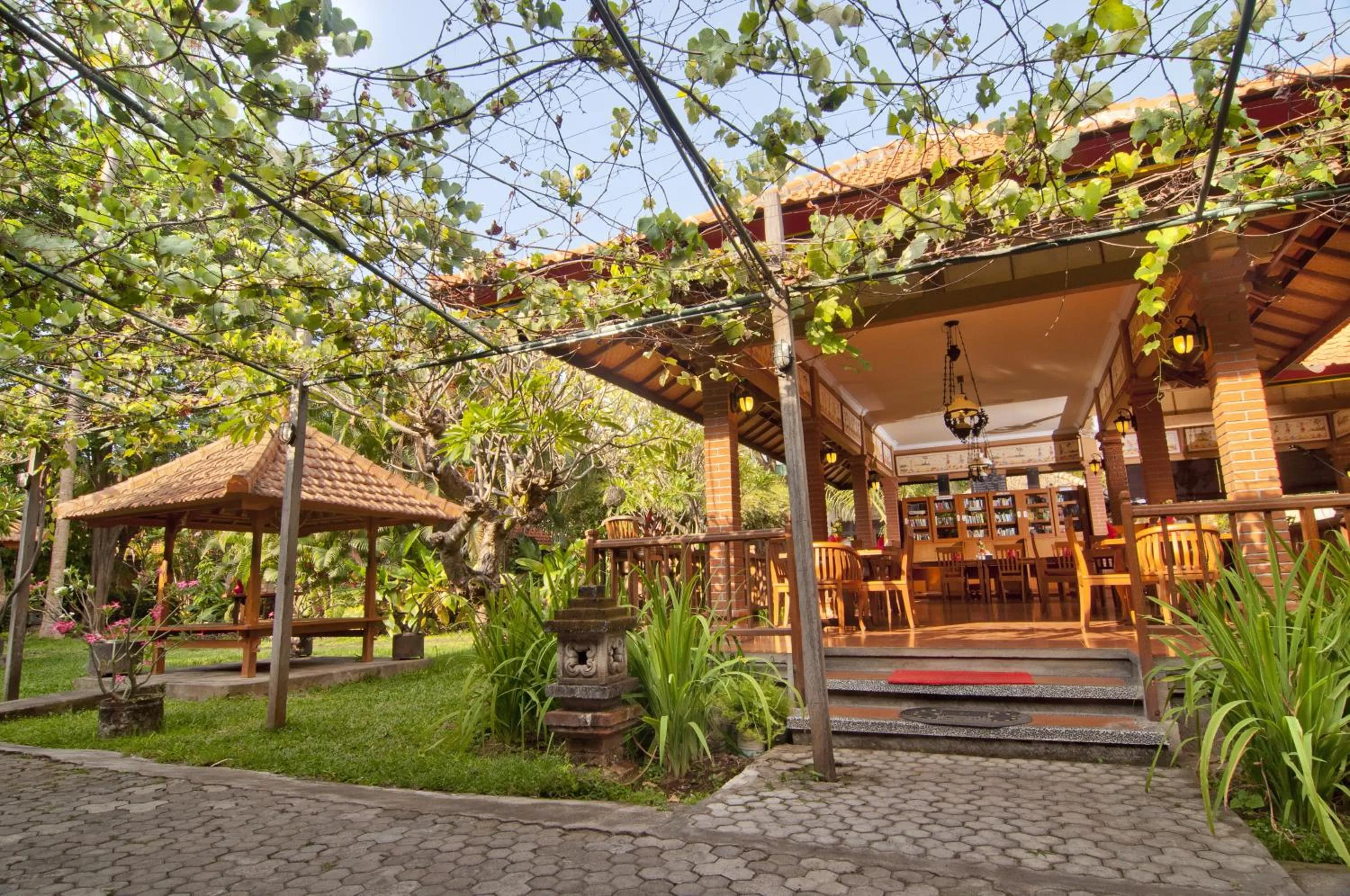 Restaurant/places to eat in Banyualit Spa 'n Resort Lovina