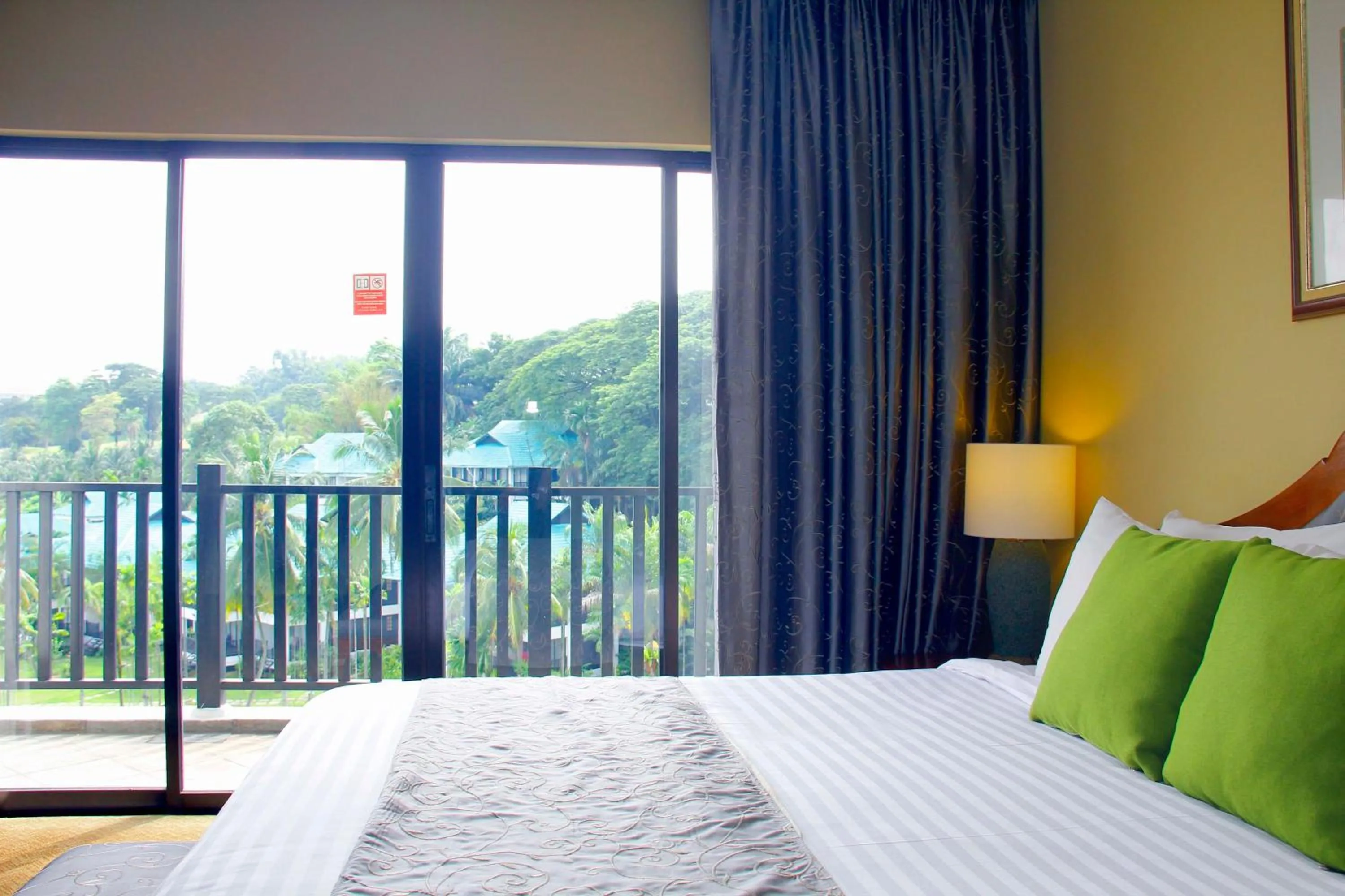 Lake view, Bed in Mines Beach Resort Hotel