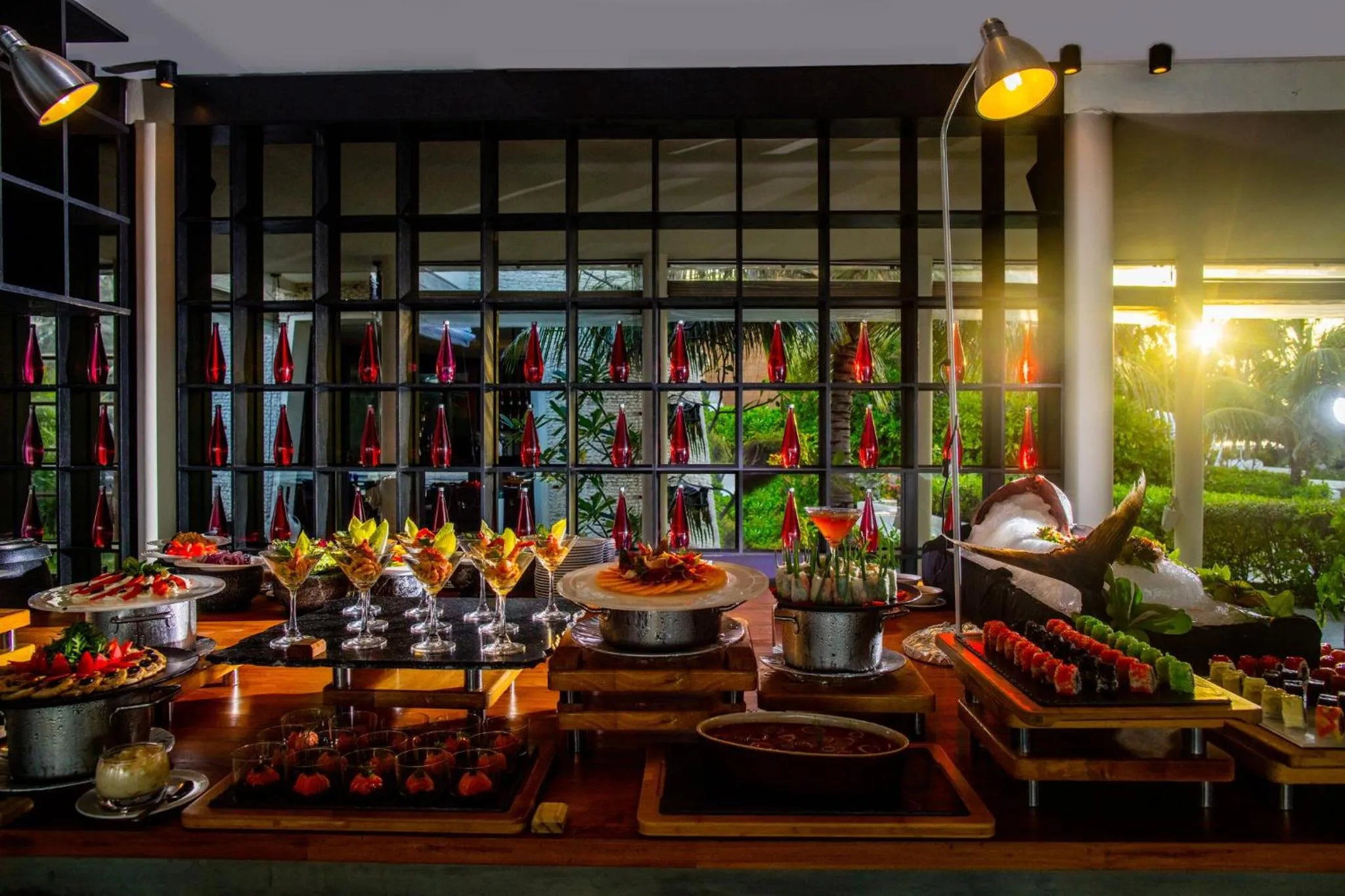 Restaurant/places to eat in Holiday Inn Resort Kandooma Maldives - Kids Stay & Eat Free and Free Roundtrip Speed Boat for a minimum 4 nights stay