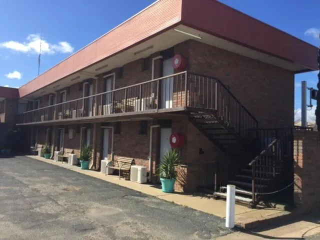 Property building in Colony Inn Hotel