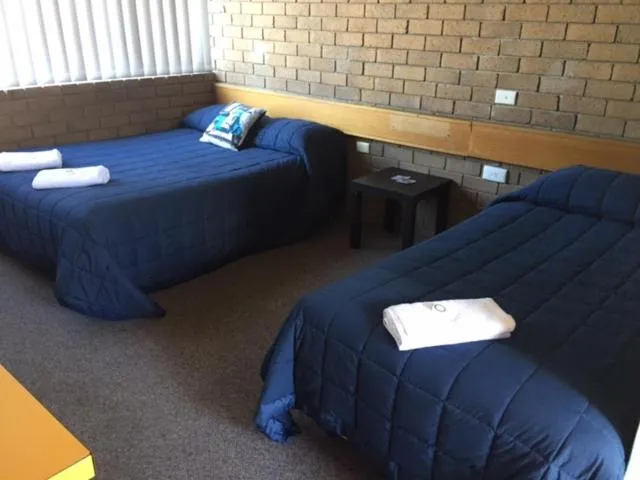 Bedroom, Bed in Colony Inn Hotel