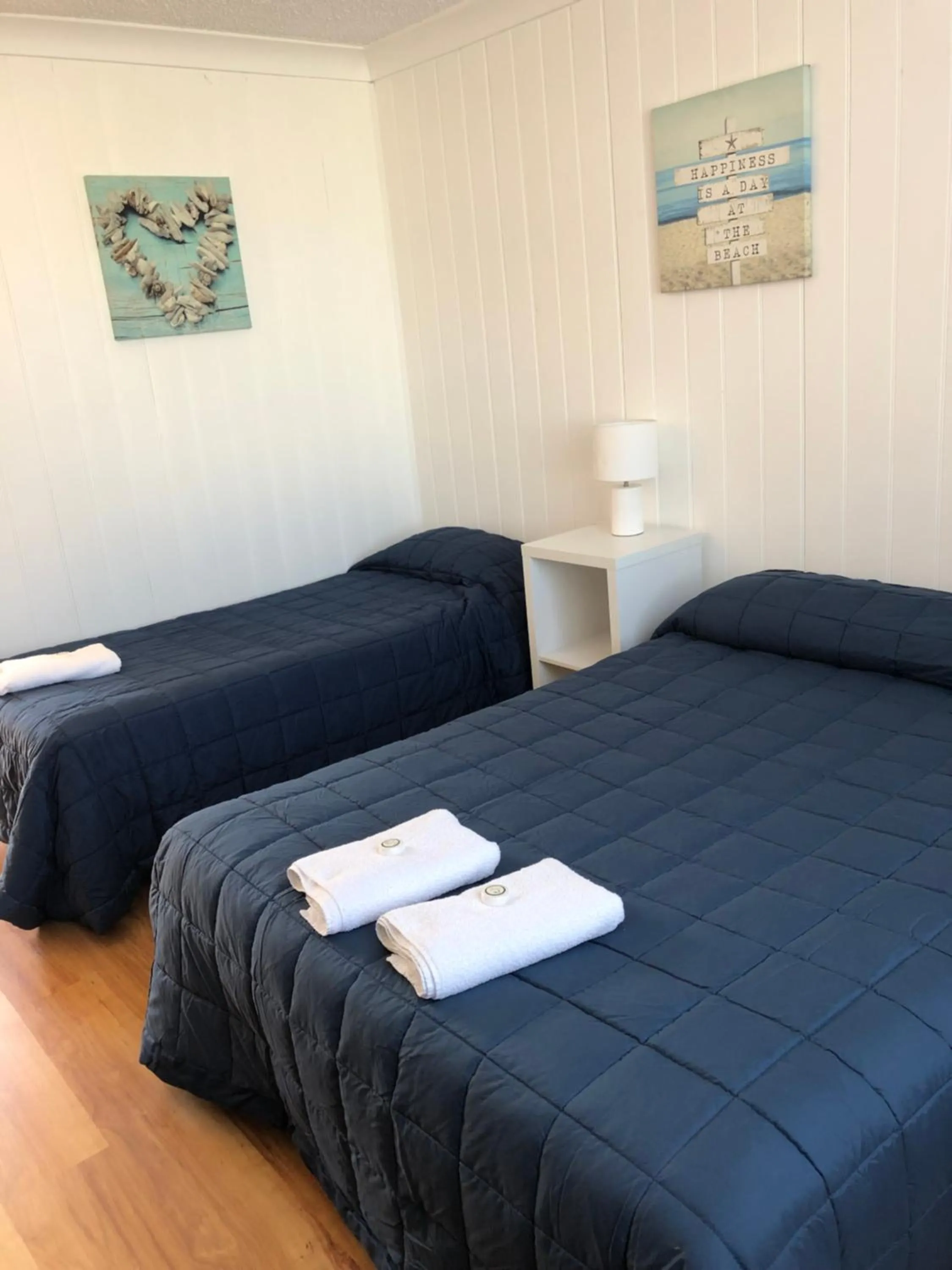 Bed in Colony Inn Hotel