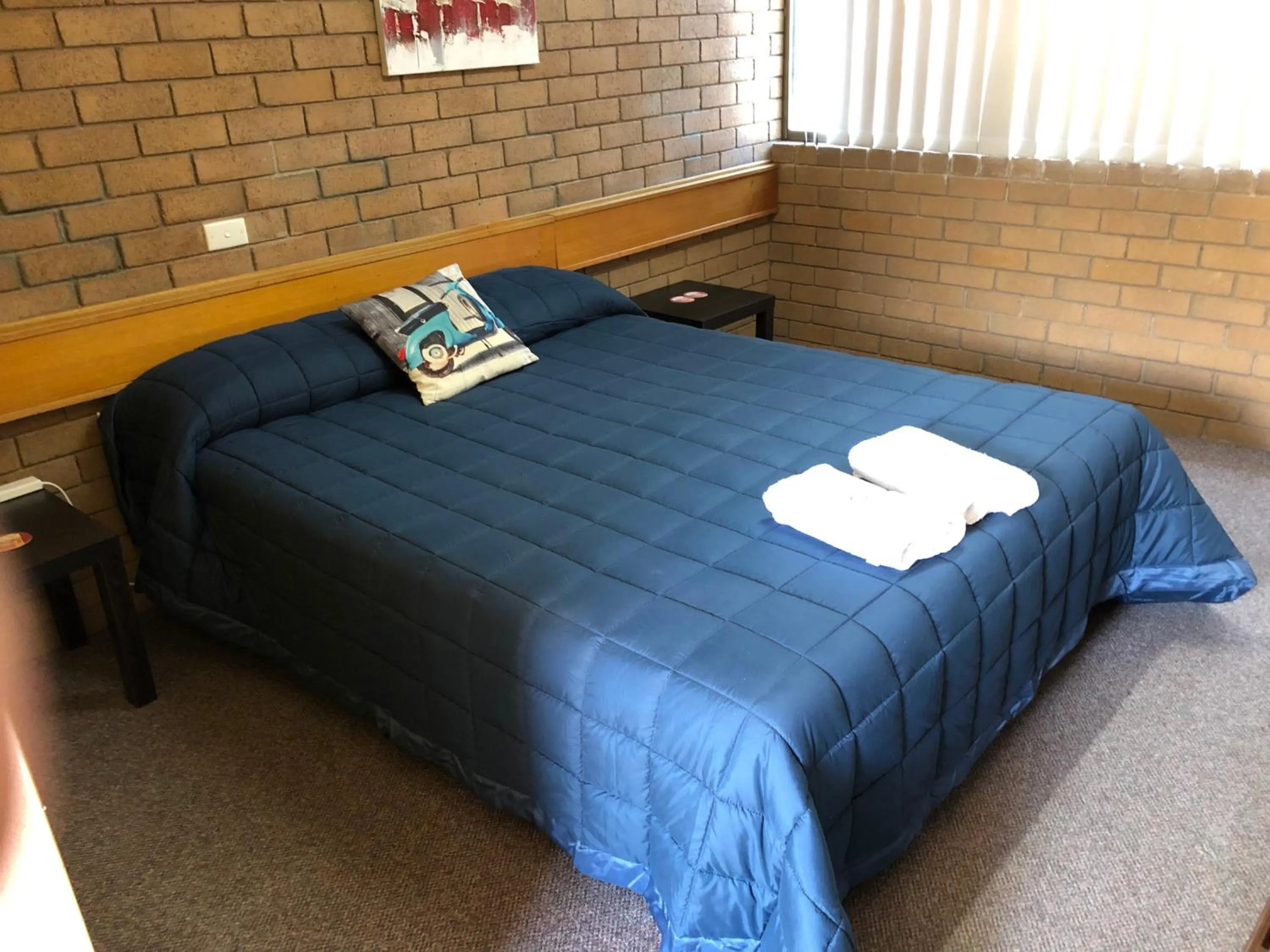 Bed in Colony Inn Hotel