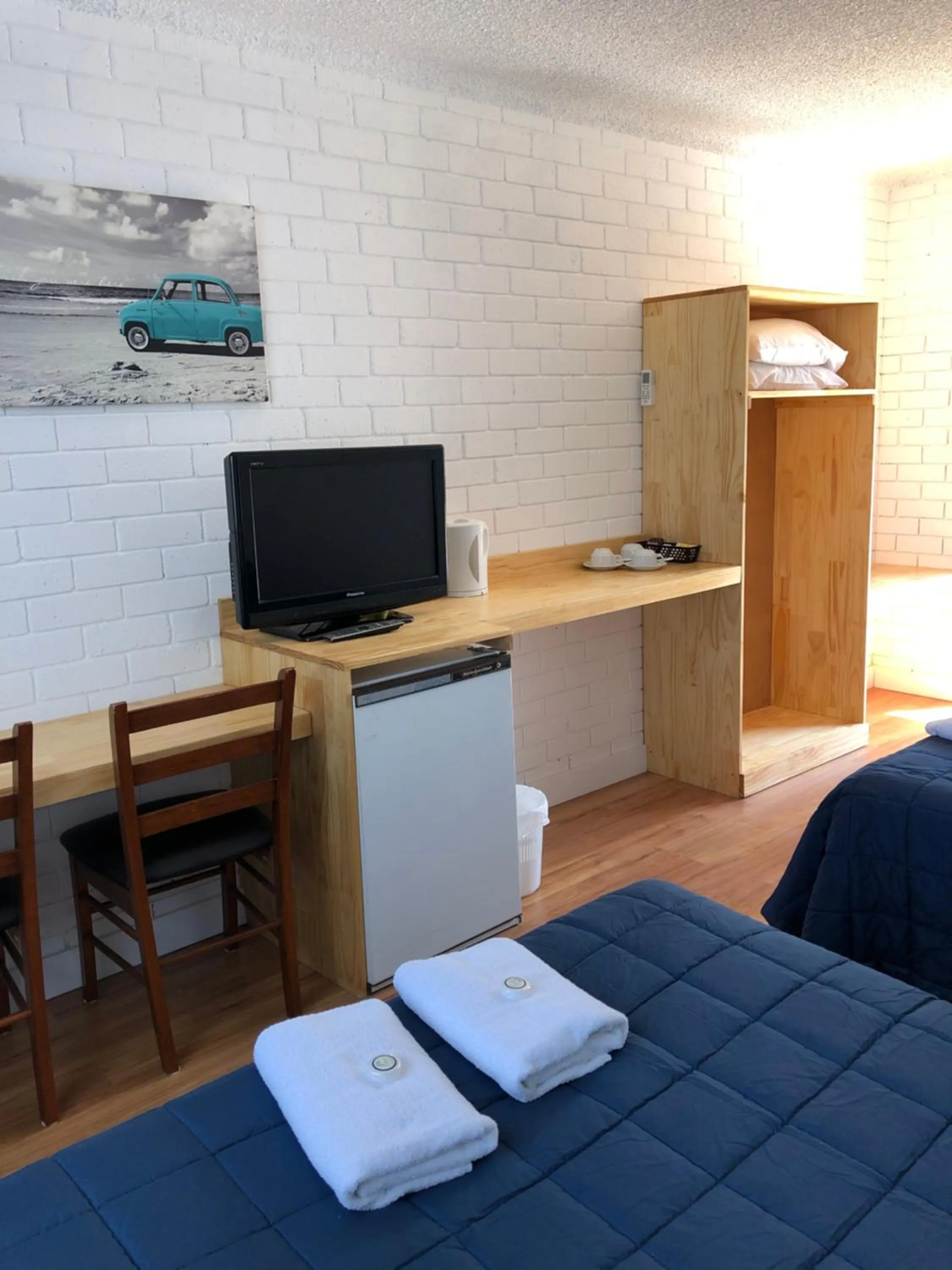 Bed in Colony Inn Hotel